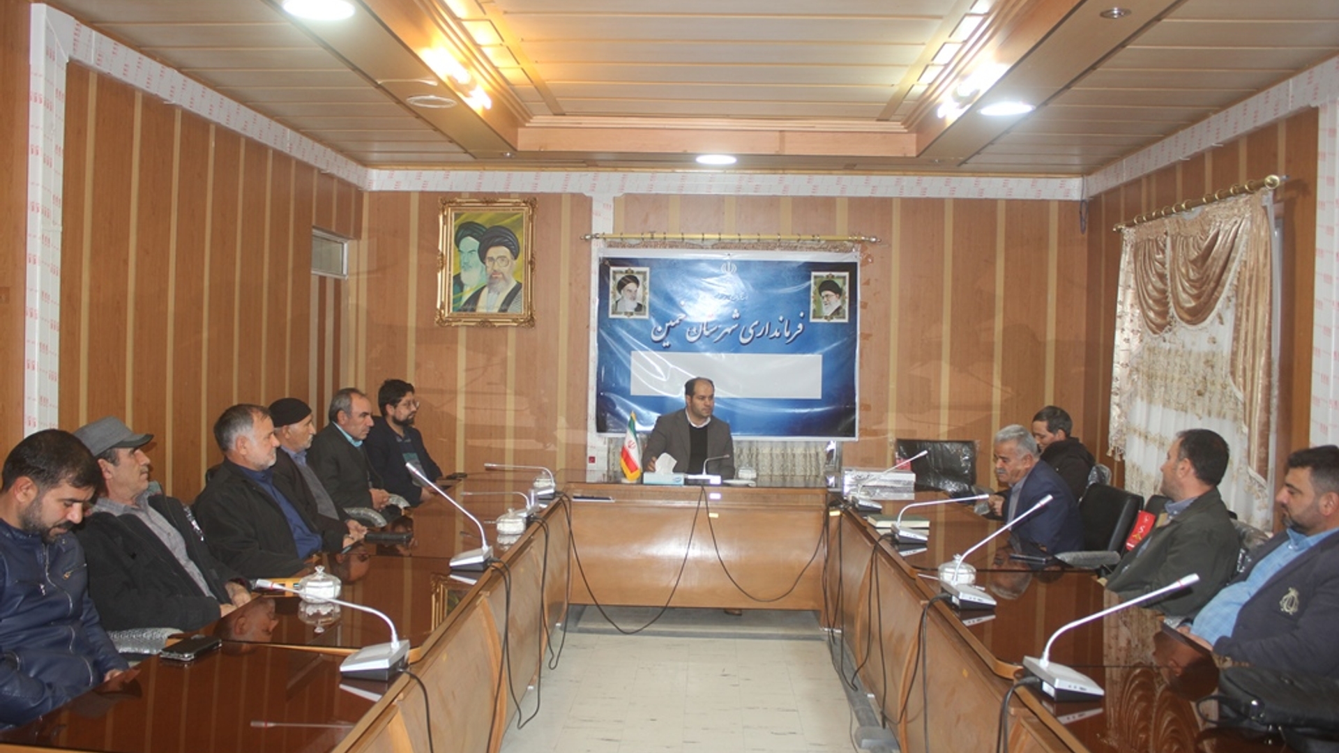 نشست بررسی مسائل و مشکلات روستاهای بخش کمره شهرستان خمین برگزار شد