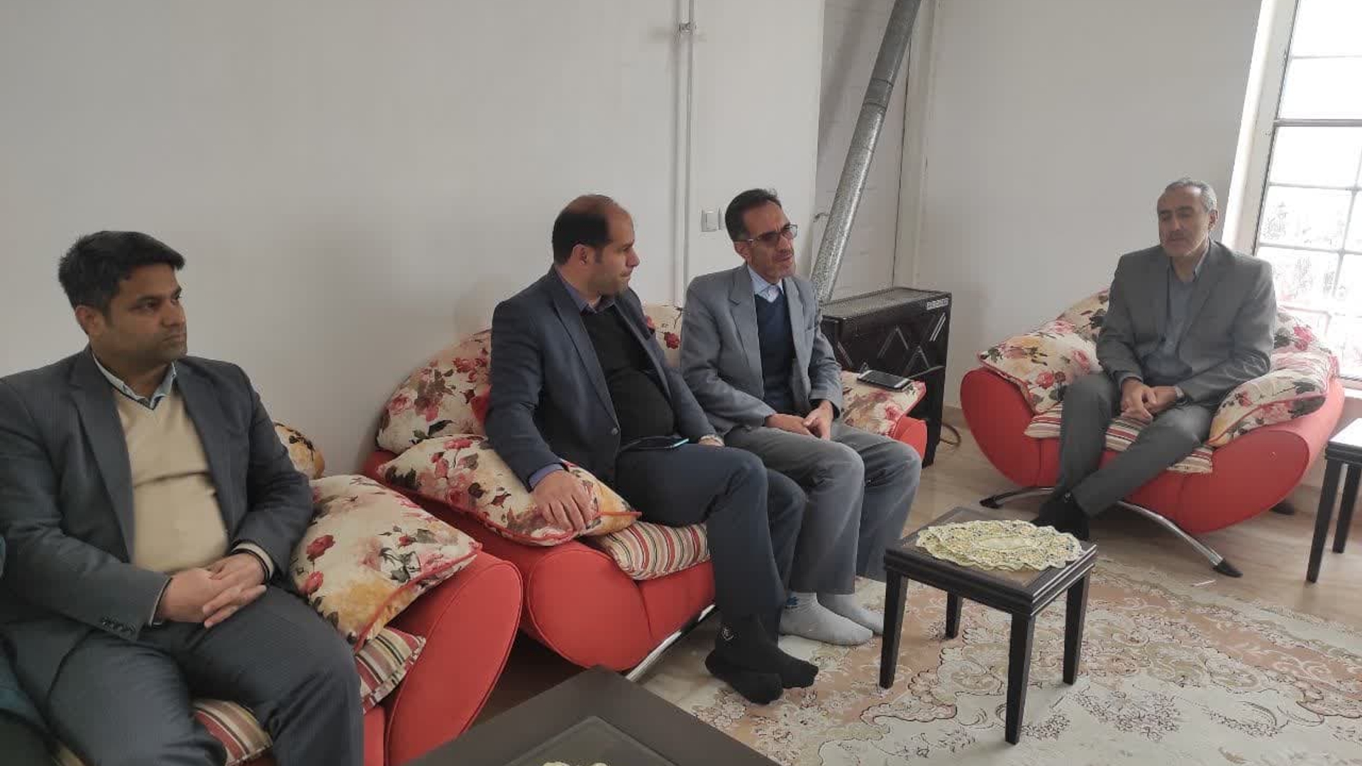 سرپرست فرمانداری و نماینده مردم خمین در مجلس از مجتمع گلخانه ای خمین بازدید کردند