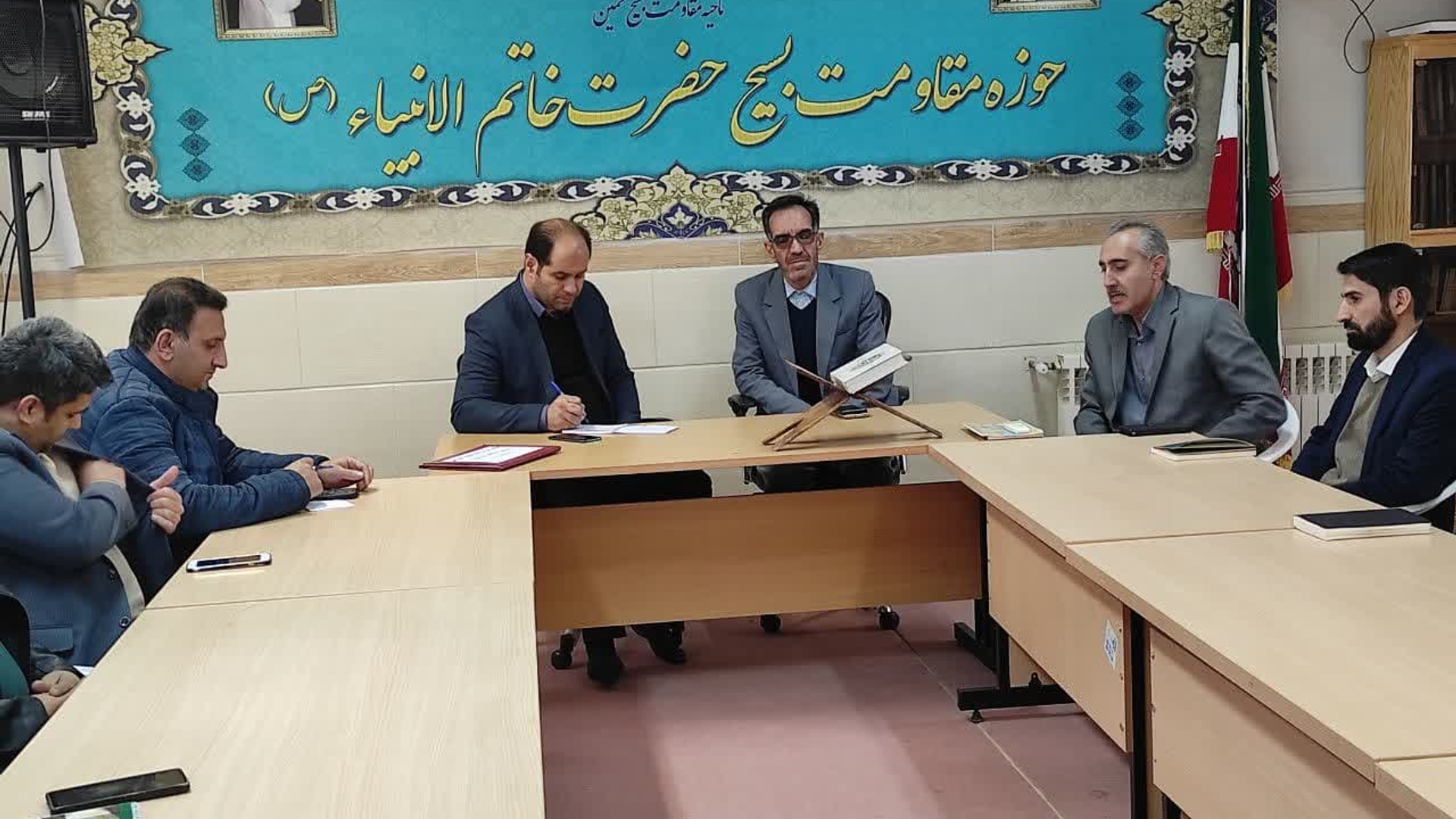 سرپرست فرمانداری و نماینده مردم خمین در مجلس از شرکت تعاونی گل و گیاه خمین بازدید کردند