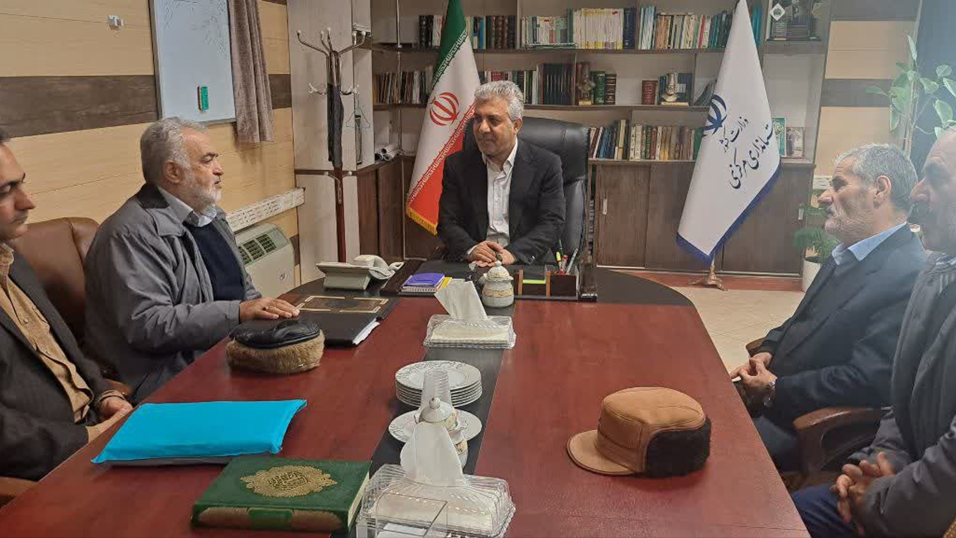 دیدار هیئت امنا بنیاد زائر با سرپرست معاونت هماهنگی امور عمرانی