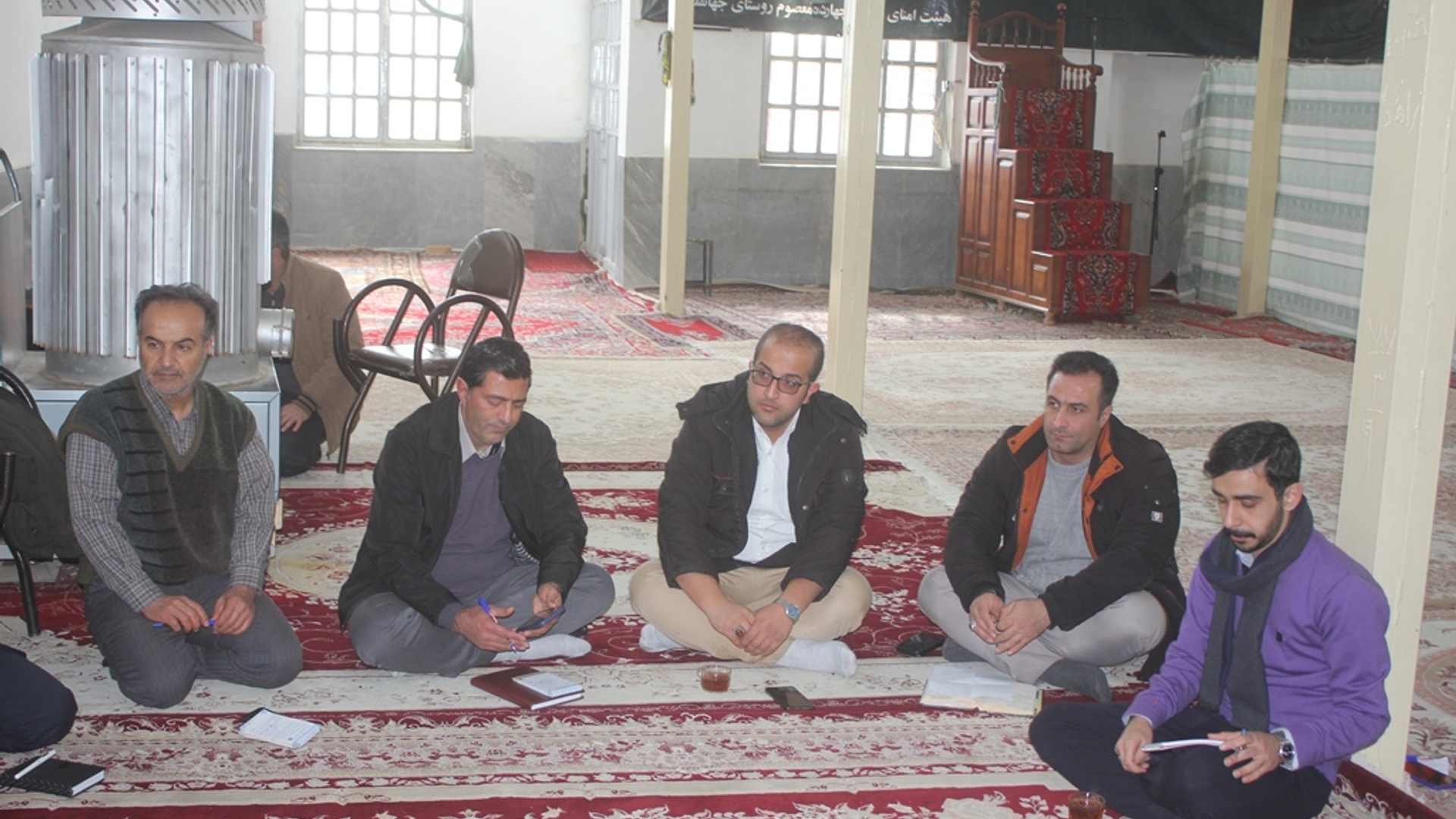 نشست بررسی مسائل و مشکلات روستای جهان قلعه شهرستان خمین برگزار شد