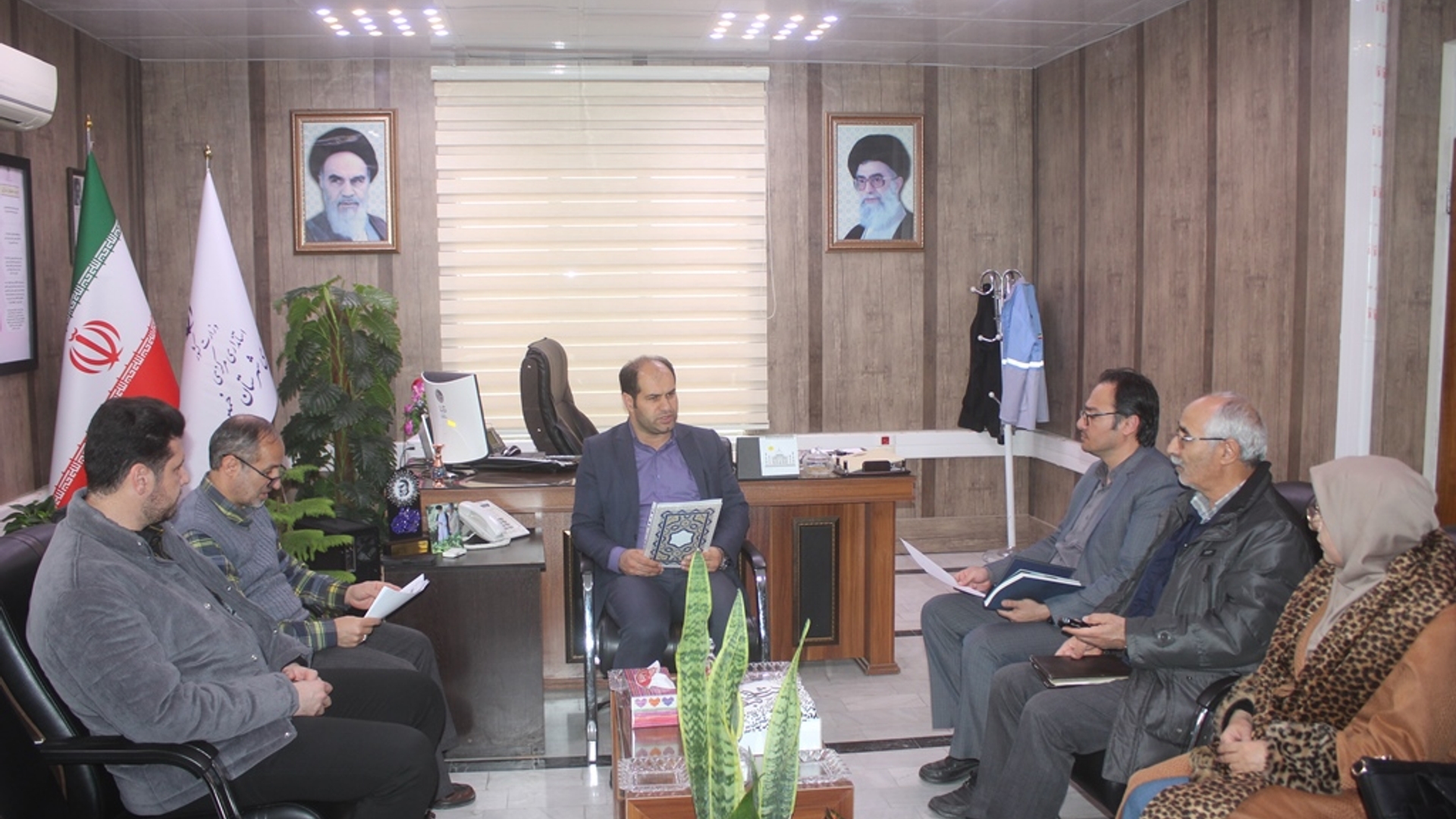 نشست خبری سرپرست فرمانداری با اصحاب رسانه و مطبوعات شهرستان خمین برگزار شد