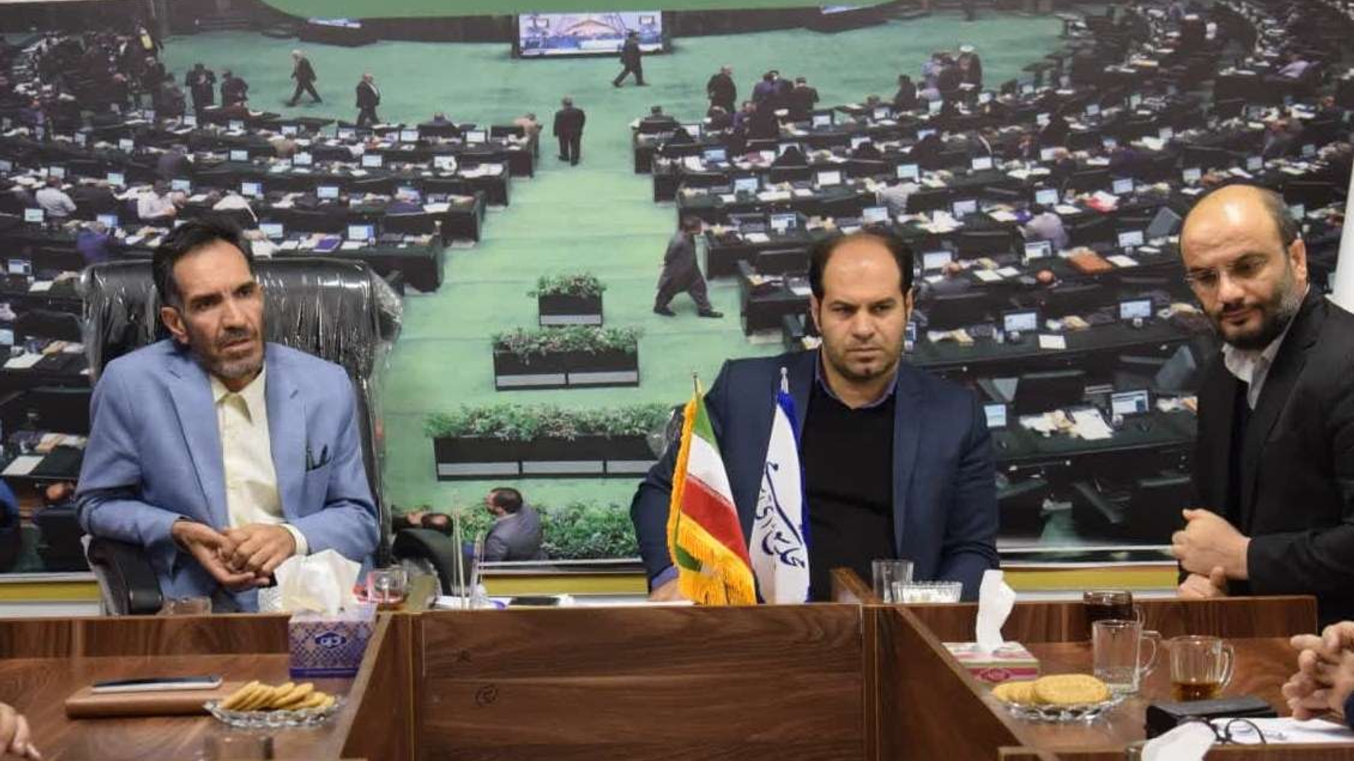 جلسه بررسی مسائل و مشکلات روستای کفسان و انتقال فیبر نوری به اداره زندان شهرستان خمین برگزار شد