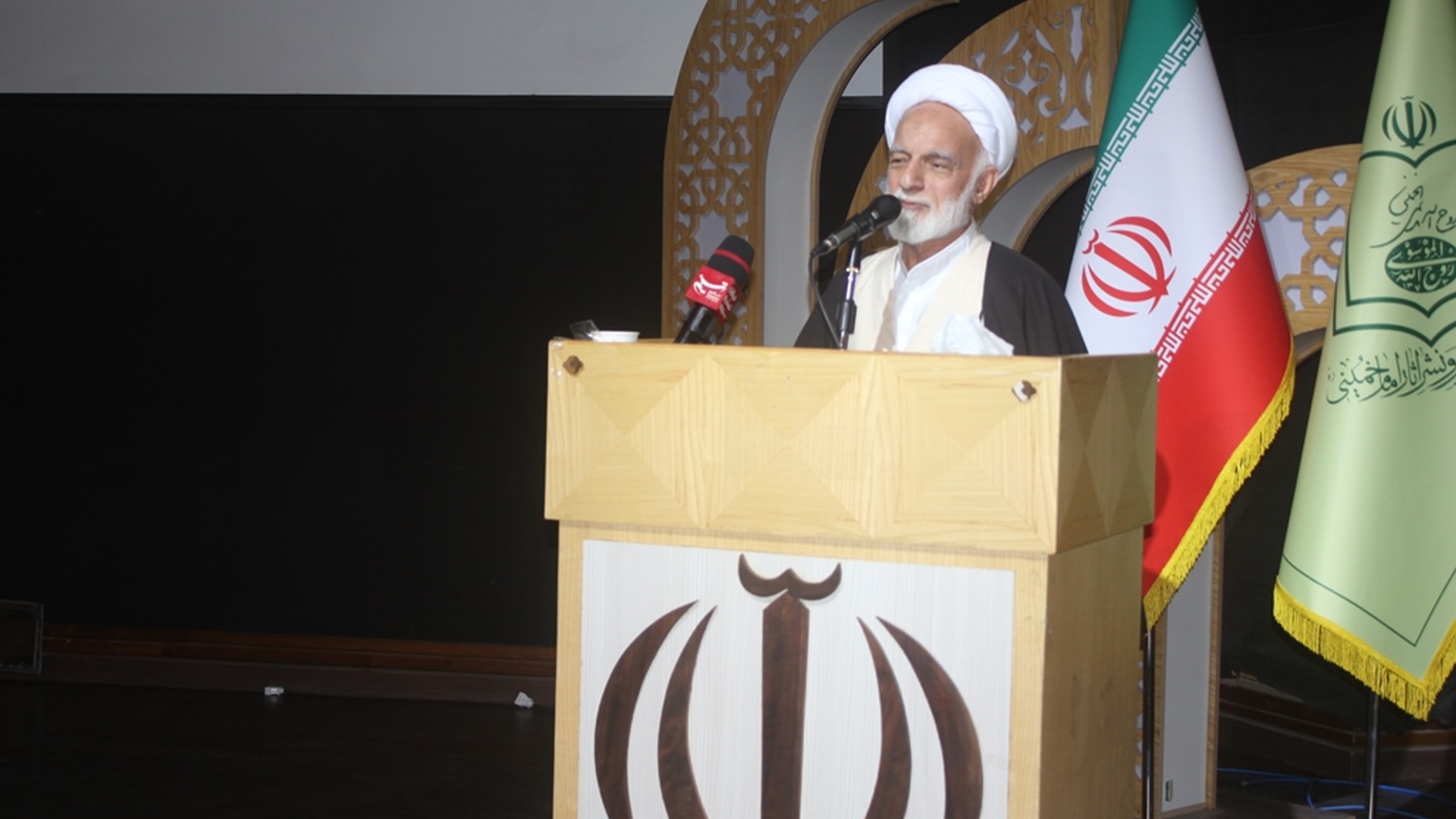 جلسه شورای اداری مشترک استان وشهرستان خمین بمناسبت دهه مبارک فجر برگزار شد