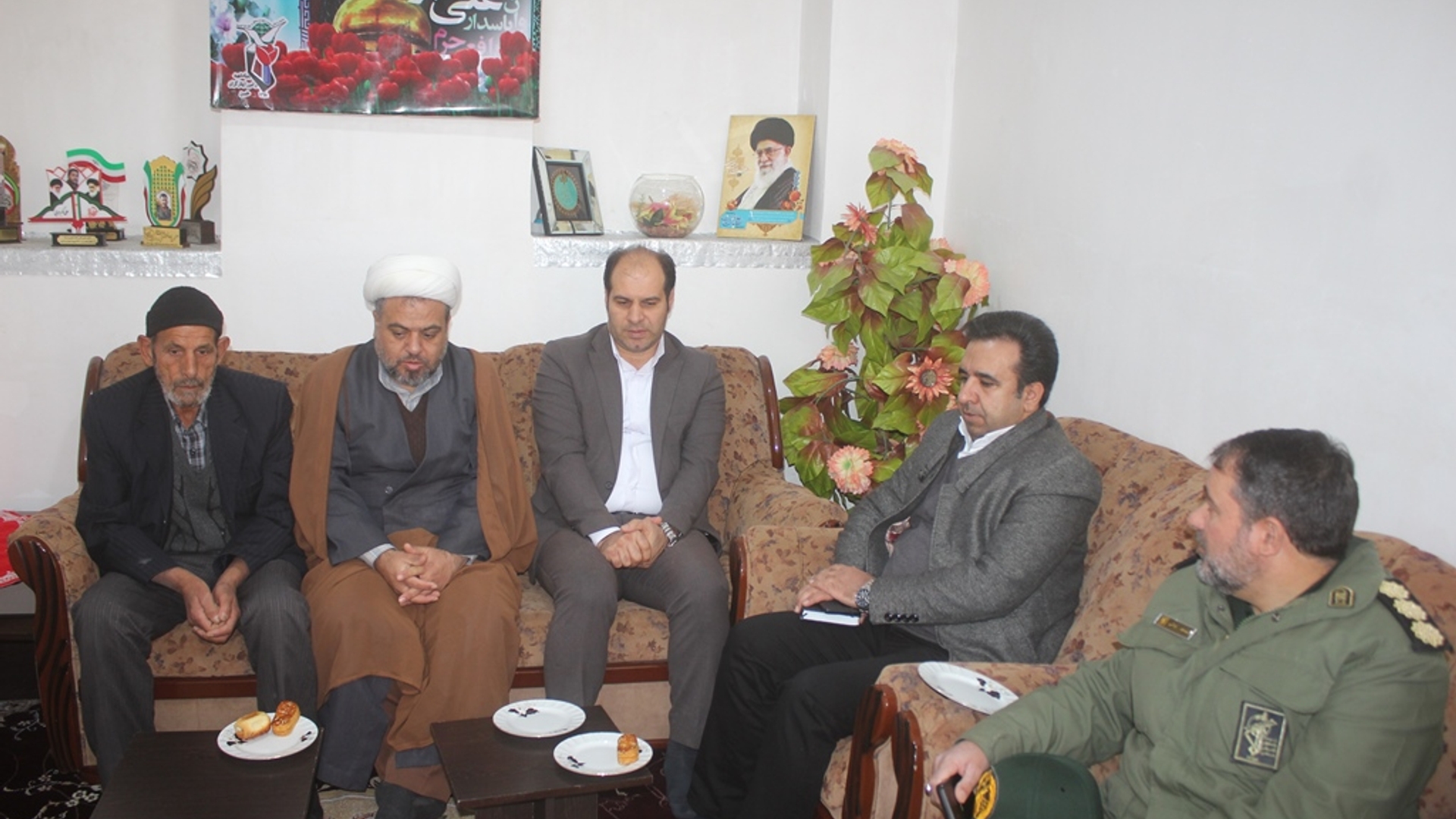 سرپرست فرمانداری شهرستان با خانواده شهید مدافع حرم علی اکبر عربی در خمین دیدار کرد