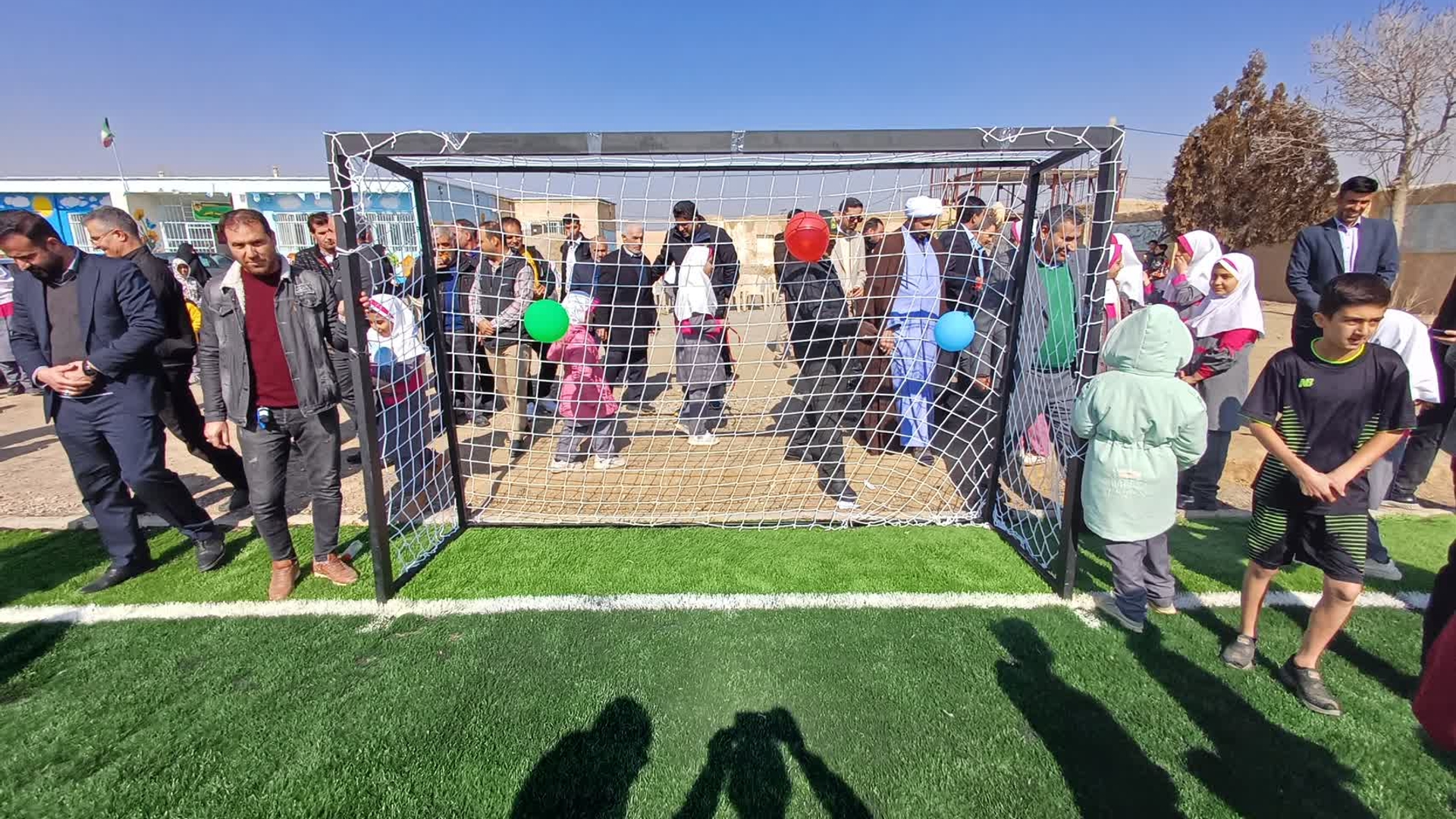 زمین چمن مصنوعی دبستان شهید کاظمی محمد آباد افتتاح شد