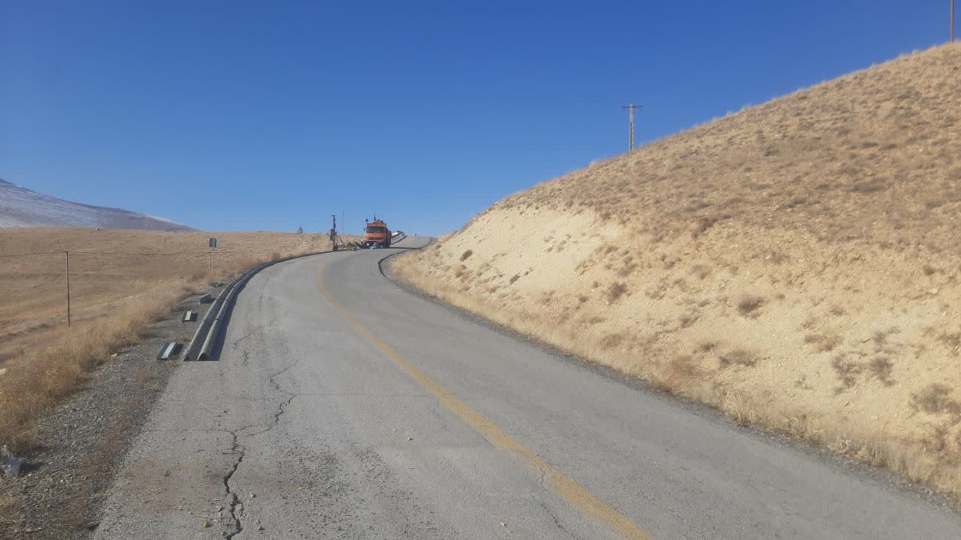 نصب گاردریل در محور چالمیان