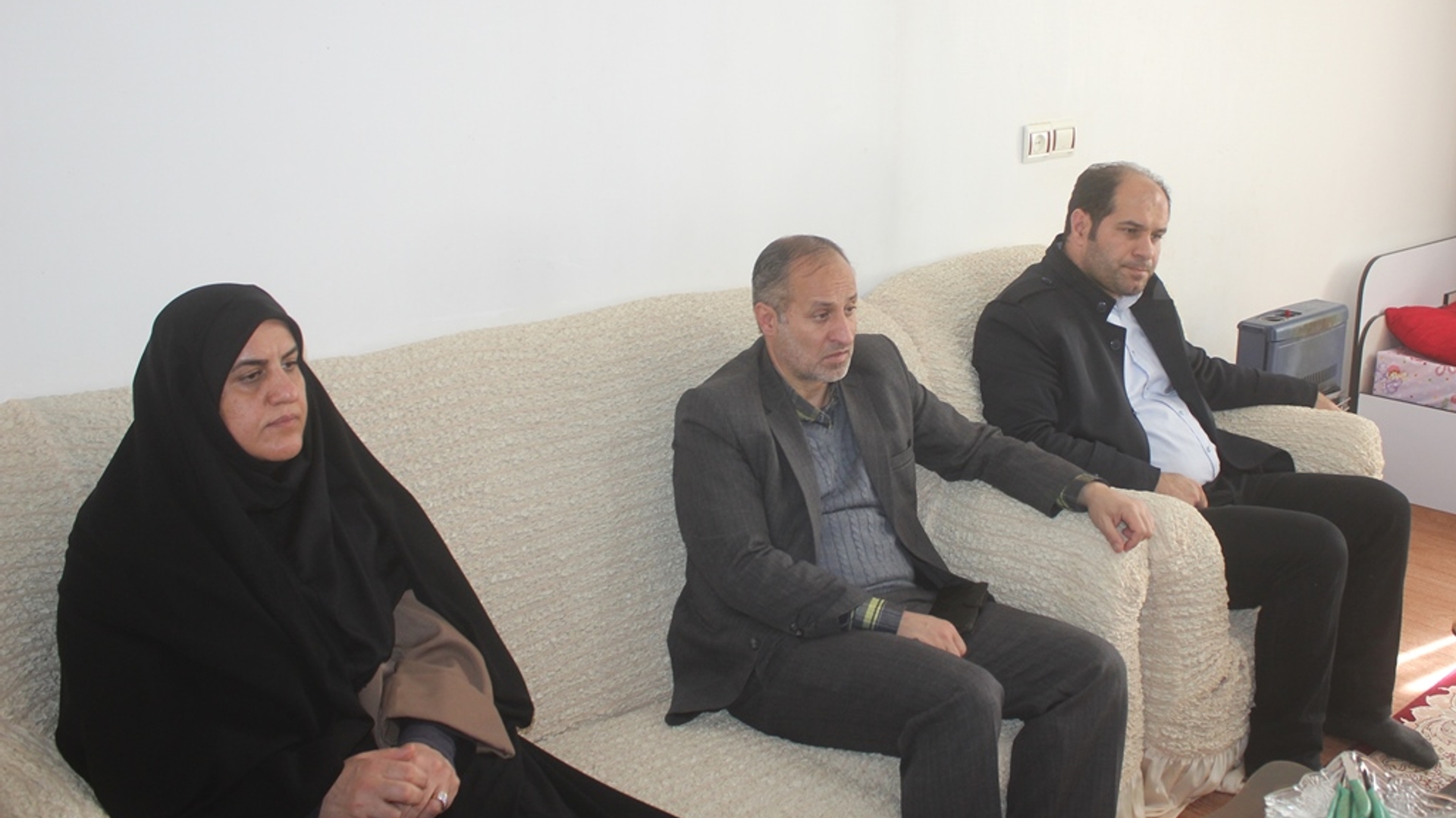 سرپرست فرمانداری شهرستان با خانواده دارای دو فرزند معلول در خمین دیدار کرد