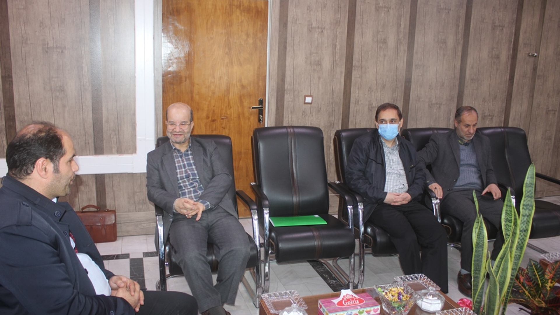 نشست مدیر کل دفتر مدیریت عملکرد بازرسی و امور حقوقی استانداری با سرپرست فرمانداری شهرستان خمین برگزار شد