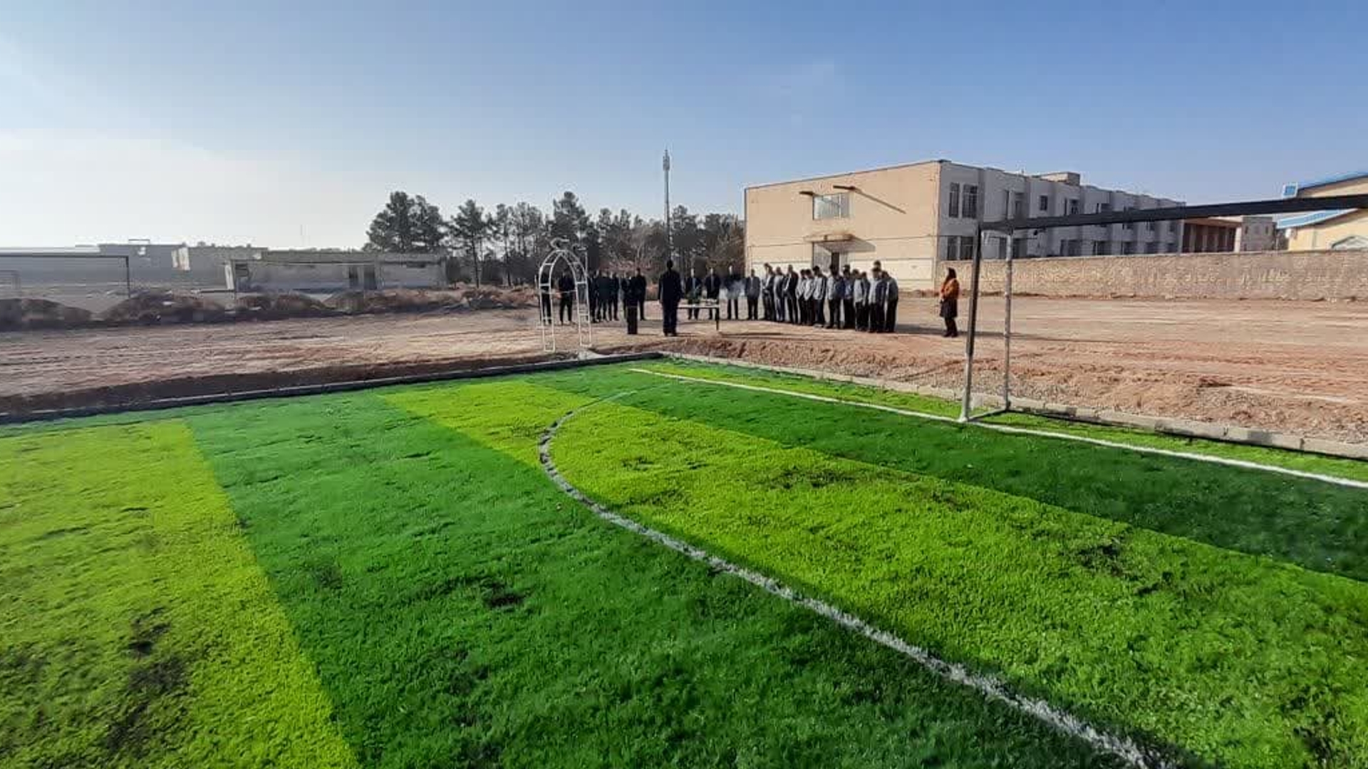 ⚽️⚽️افتتاح زمین چمن مصنوعی دبیرستان شهید بهشتی شهرستان دلیجان 

با حضور دکتر حسین مولوی مدیرکل آموزش و پرورش استان مرکزی 
و با حضور ابوالفضل قاسمی(فرماندار شهرستان دلیجان )، رضا روغنی(معاونت تربیت بدنی اداره کل آموزش و پرورش استان مرکزی) ،سید مجتبی کوچکی( مدیریت آموزش و پرورش شهرستان دلیجان )
و سایر مسئولین شهرستان دلیجان