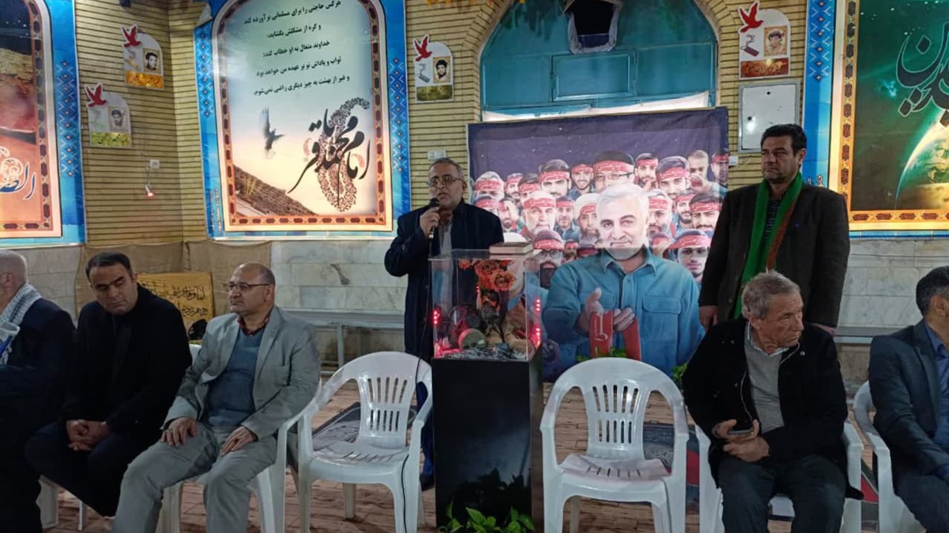 🔻دیدار اعضای شورای اداری شهرستان دلیجان با استاندار مرکزی 

🔹در جریان سفر استاندار مرکزی به شهرستان دلیجان و پس از ادای احترام و تجدید میثاق با آرمان‌های شهدا، اعضای شورای اداری این شهرستان در محل گلزار شهدا با دکتر مهدی زندیه‌وکیلی دیدار کردند.

🗓چهارشنبه ۱۷ بهمن