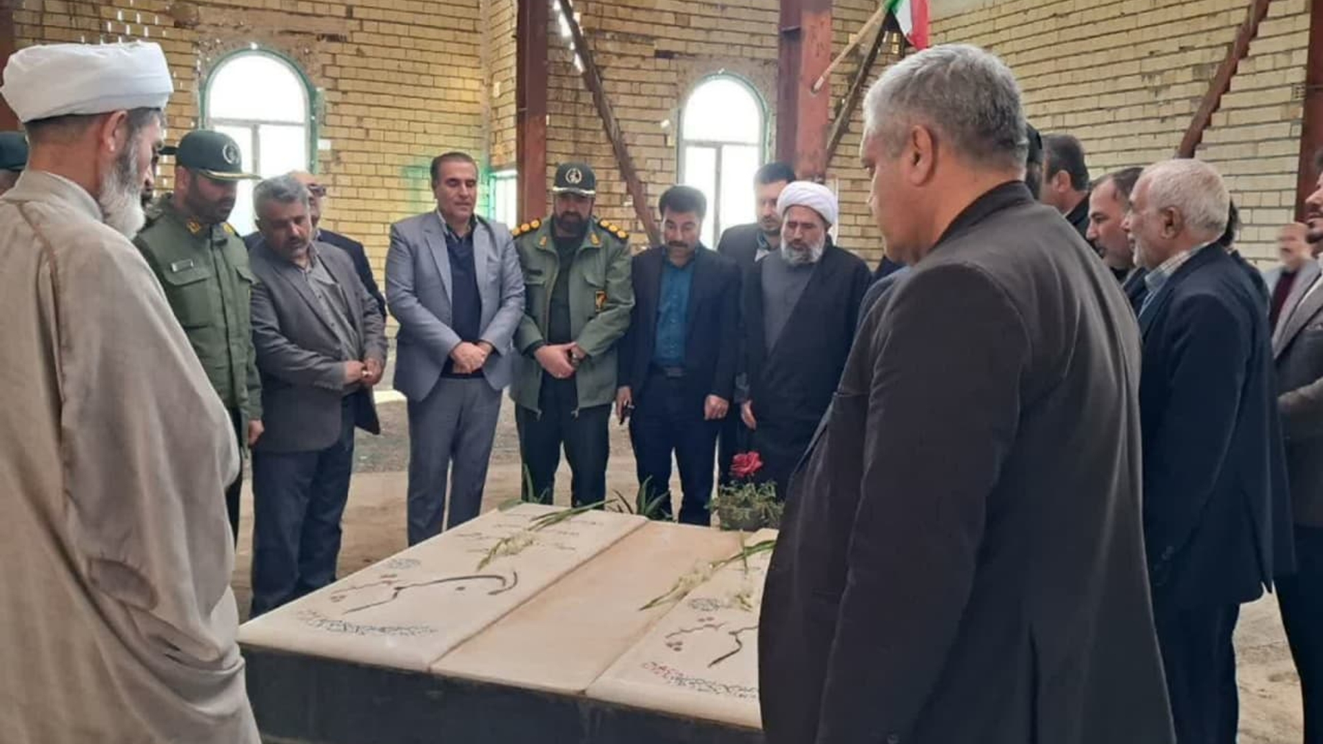 گلباران گلزار مطهر شهدای گمنام شهر زاویه