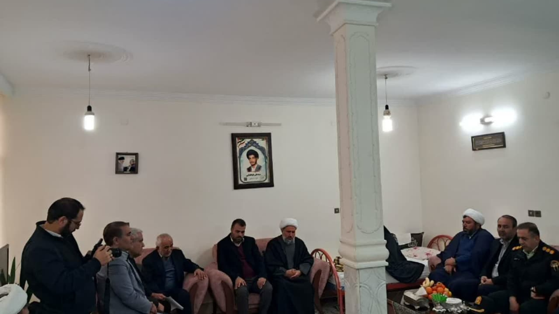 تجلیل جمعی از مسئولین شهرستان از مادر مکرم شهید "سید علی طباطبایی" در شهر زاویه