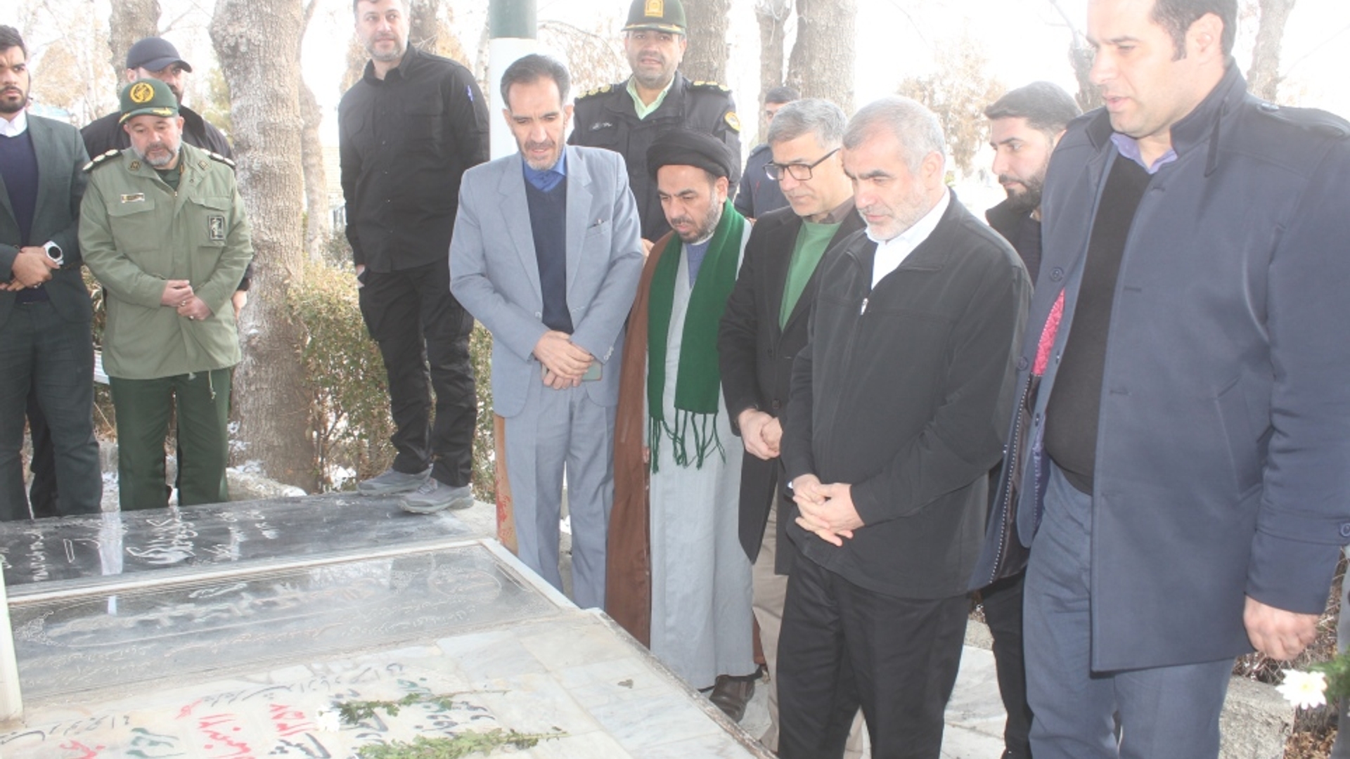 قبور مطهر شهدای شهرستان خمین با حضور نائب رئیس مجلس شورای اسلامی گلباران شد