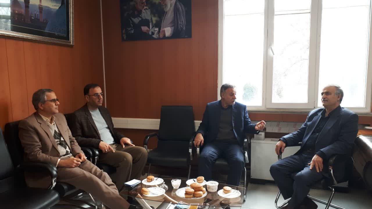 مدیر عامل شرکت آب منطقه ای  استان مرکزی با حضور در فرمانداری شهرستان اراک با دکتر حمیدی سرپرست فرمانداری شهرستان اراک