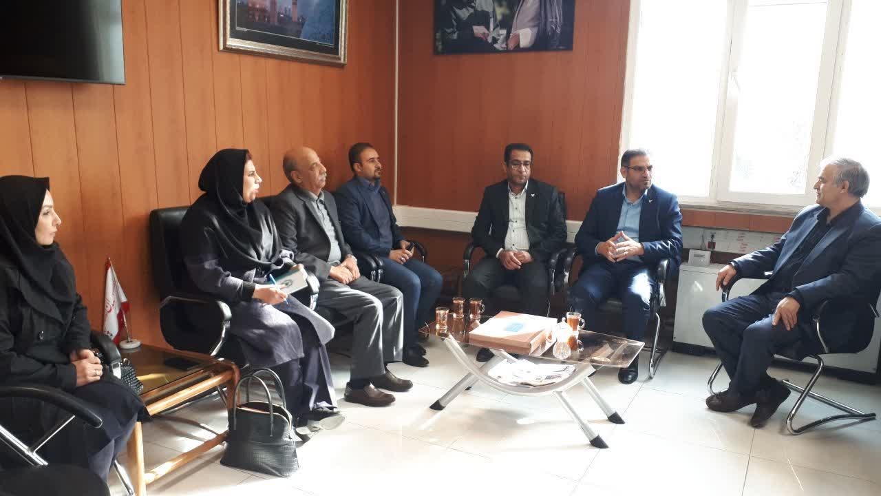 مدیرکل پست استان  مرکزی به اتفاق  هیئت همراه با حضور در دفتر فرماندار با  دکتر حمیدی سرپرست فرمانداری شهرستان اراک وگفتگو  دیدار کردند