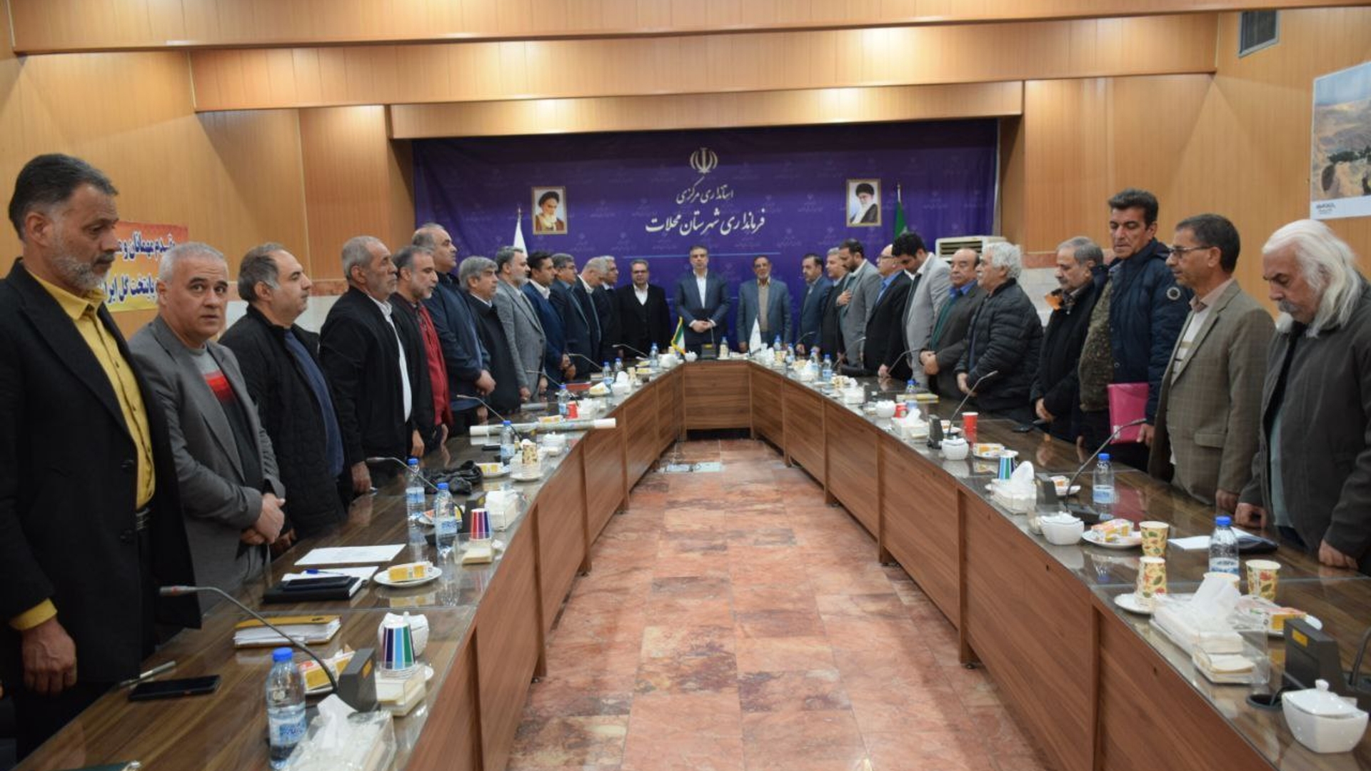 نشست فعالان اقتصادی شهرستان محلات با استاندار مرکزی