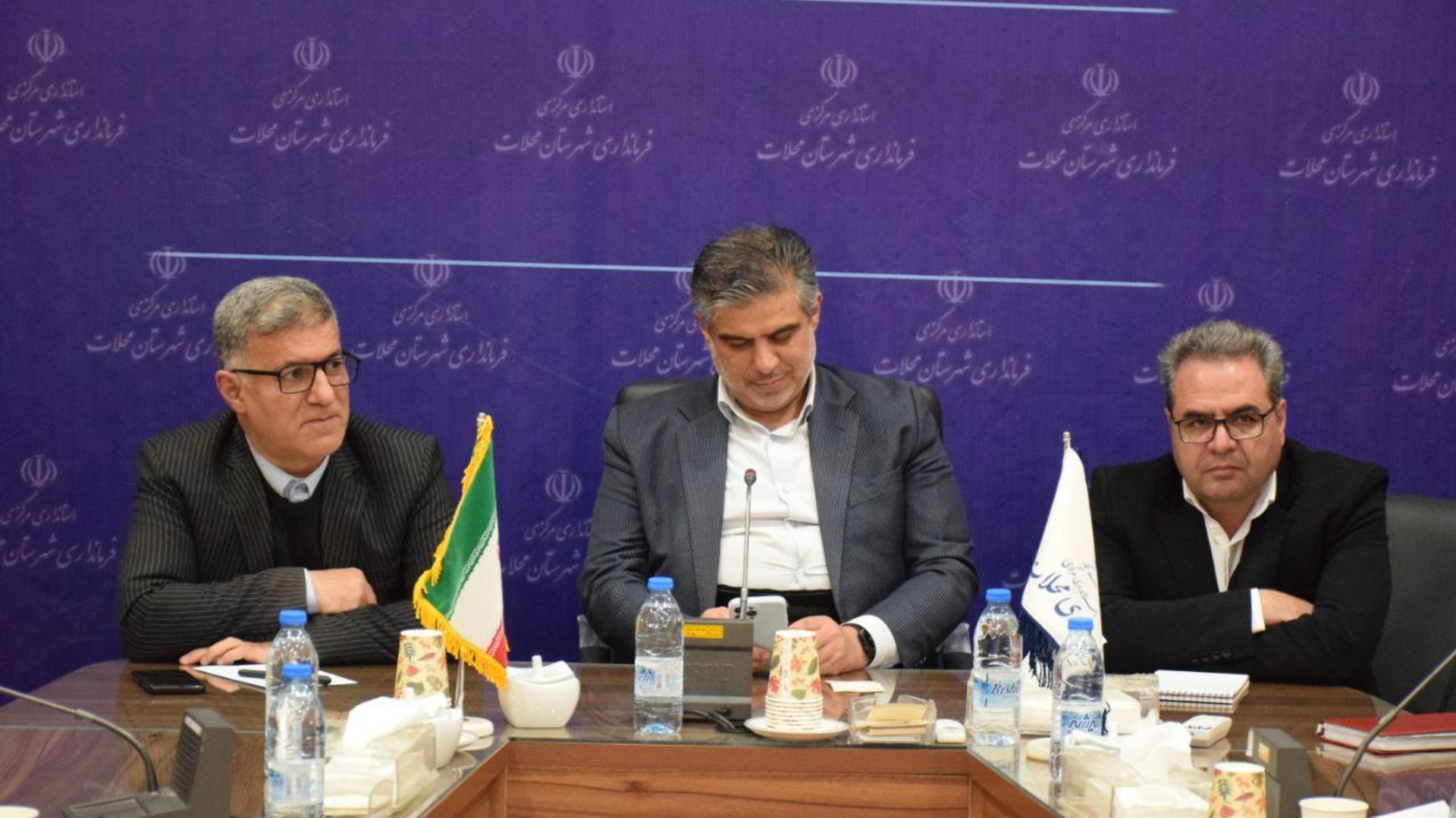 نشست صمیمی تعدادی از حامیان دولت با استاندار مرکزی