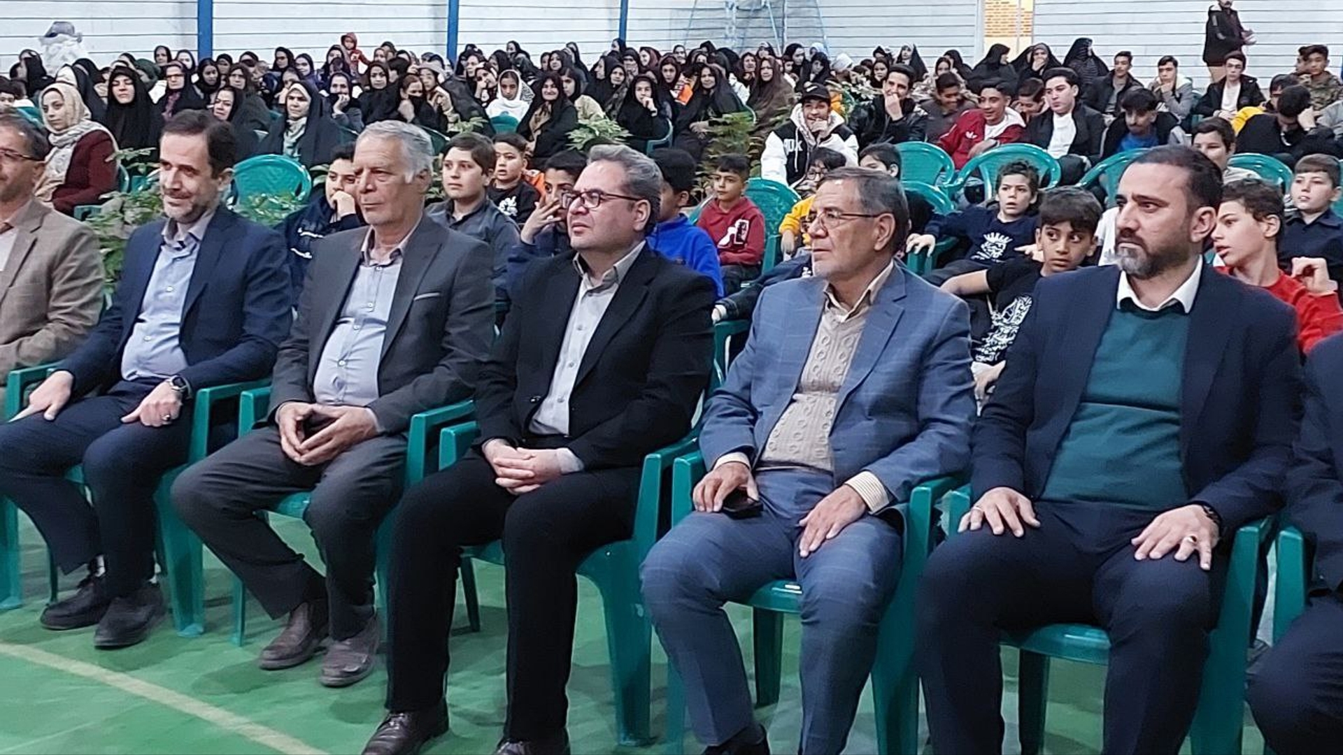 جشن پیروزی انقلاب اسلامی در روستای نخجیروان برگزار شد.