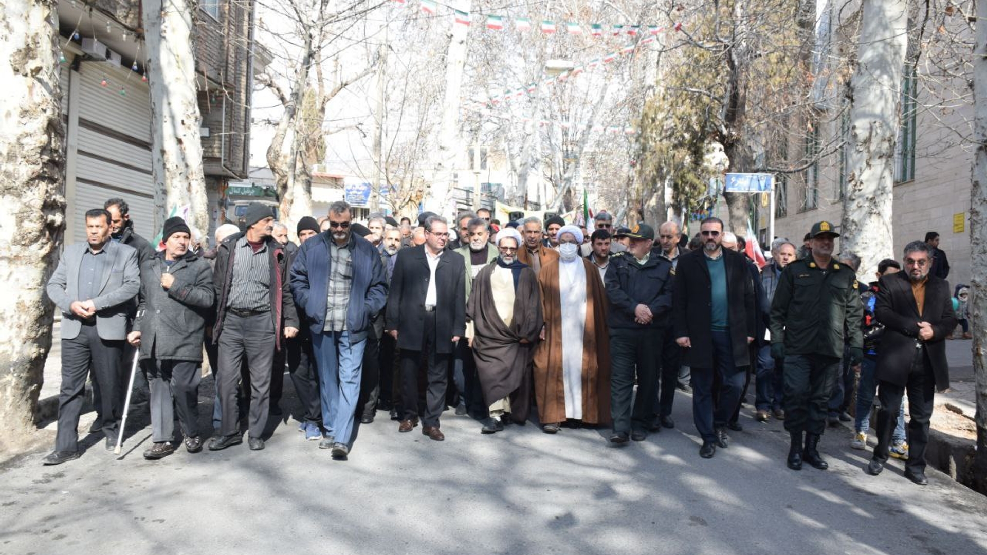 همه آمدند ....