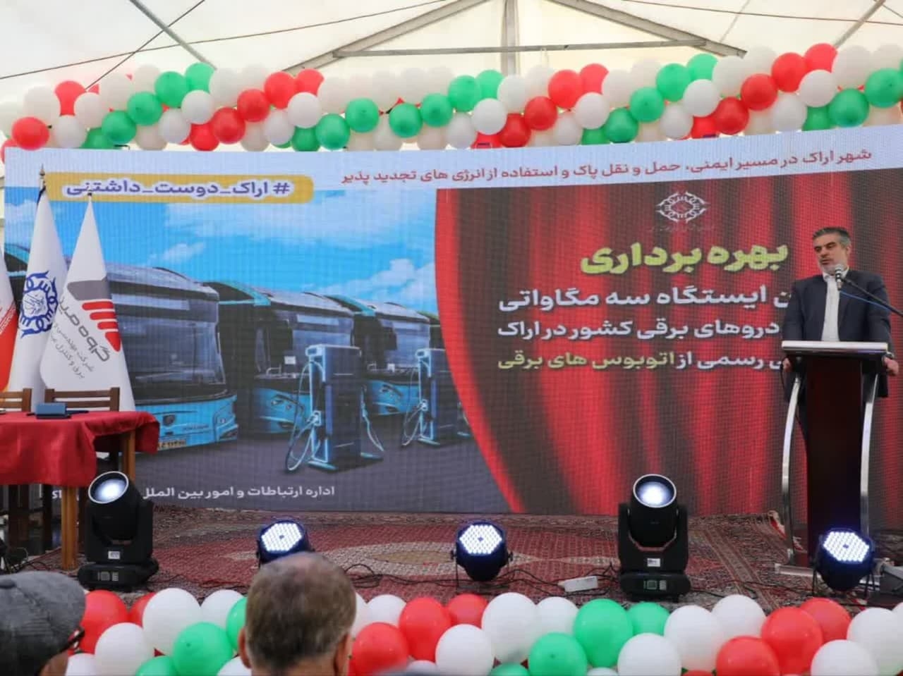 استاندار مرکزی: با توسعه نیروگاه‌های خورشیدی می‌توان مازوت‌سوزی را متوقف کرد