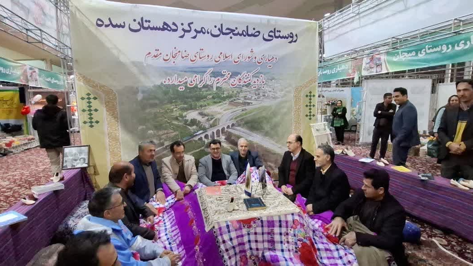 بازدید دکتر جمالیان نماینده مردم در مجلس شورای اسلامی ودکتر حمیدی سرپرست فرمانداری اراک از اولین نمایشگاه توانمدی روستایی شهرستان اراک