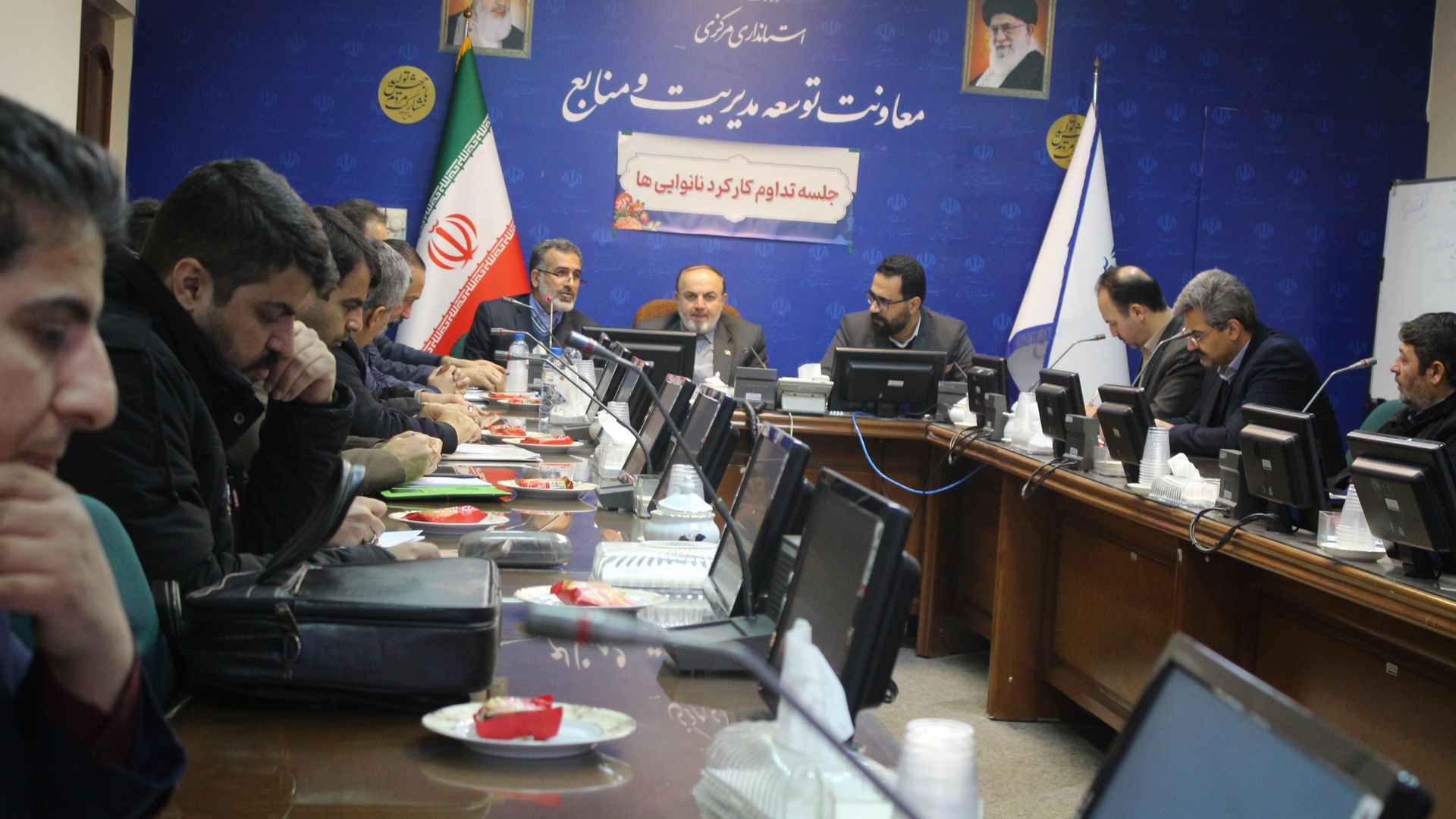 برگزاری جلسه "تداوم کارکرد نانوایی‌ها در شرایط اضطراری" با حضور سردار قمی معاون بسیج و امور استان های سازمان پدافند غیر عامل کشور  و پزشک‌نیا مدیرکل پدافند غیر عامل استان