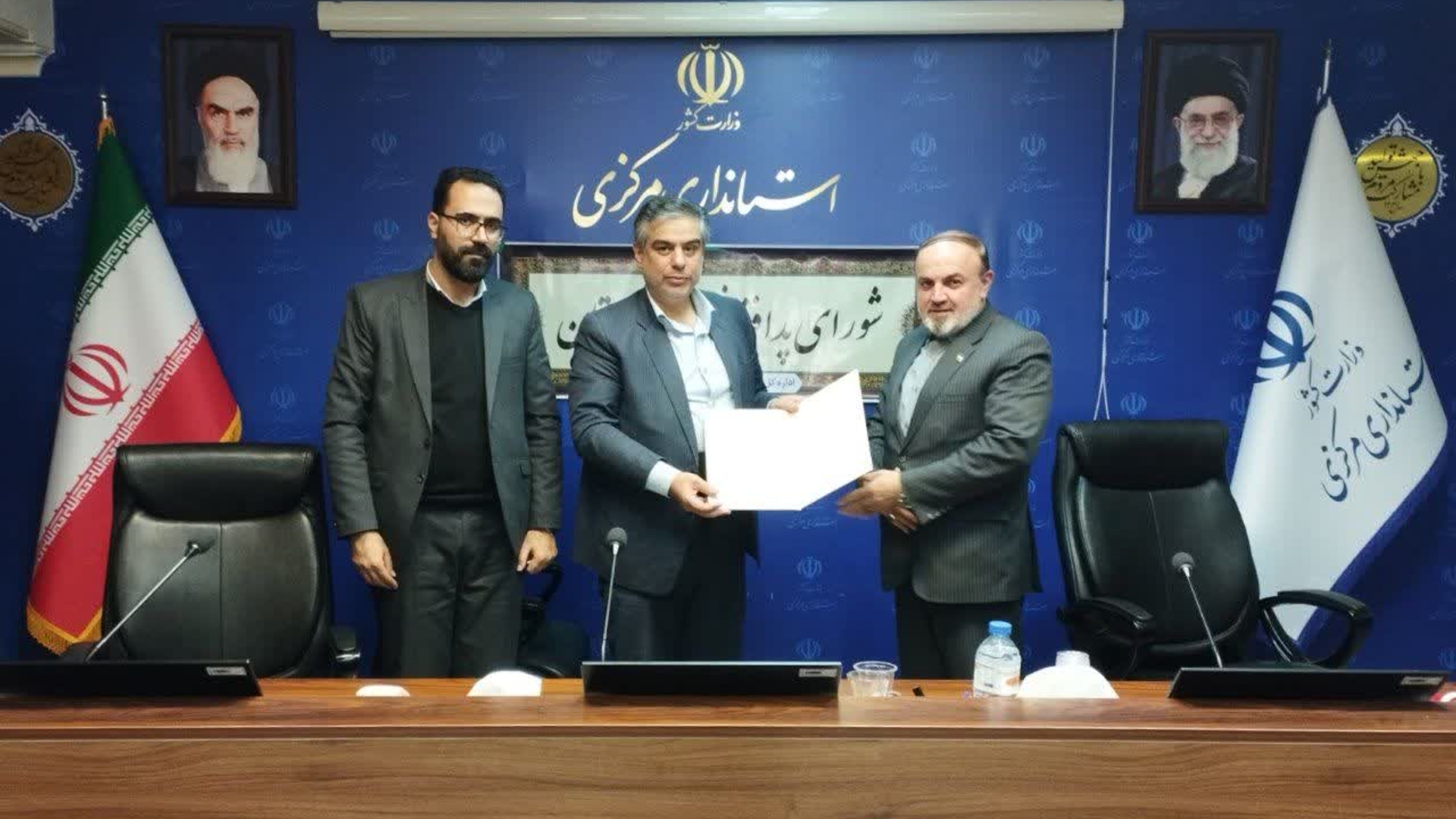 با امضای سرلشکر باقری استاندار مرکزی ریاست شورای پدافند غیرعامل استان را بر عهده گرفت