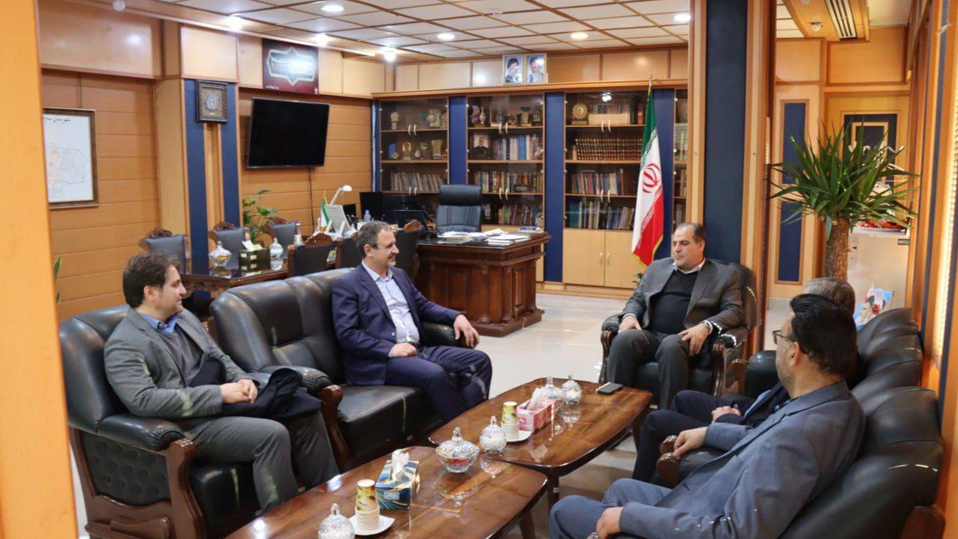 دیدار رئیس دانشگاه آزاد ساوه و معاونین با فرماندار ساوه