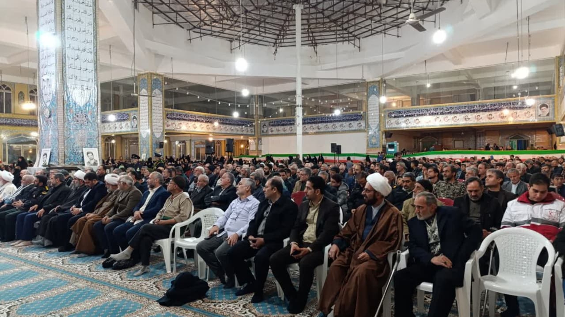 سخنرانی حجت الاسلام عالی در ستاد یادواره شهداء شهرستان دلیجان
در طول ۲۰۰ سال اخیر ایران هیچگاه قدرت امروز را نداشت

🔹عضو هیات امنای مرکز جامع علوم اسلامی ولی‌امر (عج) با بیان اینکه ایران در قدرتمندترین جایگاه دویست‌ساله تاریخ خود قرار دارد، تمام عدالت‌خواهان چشم به ایران دارند.

🔹برای اعتلای این پرچم افراد زیادی کشته می‌شود و به فرموده امام باقر این کشته‌ها شهید محسوب می‌شوند که نشان‌دهنده حقانیت این پرچم است.

🔹امروز دو مسیر سازش و مقاومت پیشروی ما است و همان گونه که مقام معظم رهبری فرموده‌اند، هزینه‌سازش بیشتر از مقاومت است.