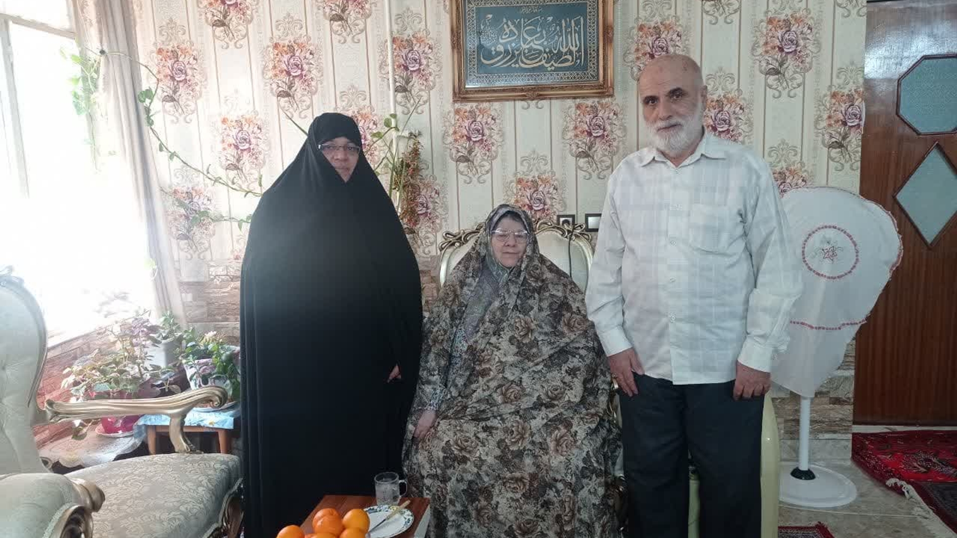 دیدار مفتح زاده  مدیر کل امور زنان و خانواده  استانداری  با شش تن از   مادران  شهدا در  اراک