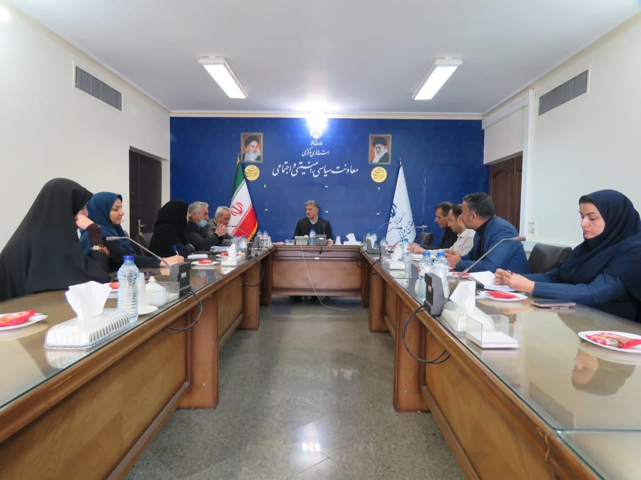 📌نشست همکاران دفتر امور سیاسی، انتخابات و تقسیمات کشوری با قمری سرپرست معاونت سیاسی، امنیتی و اجتماعی