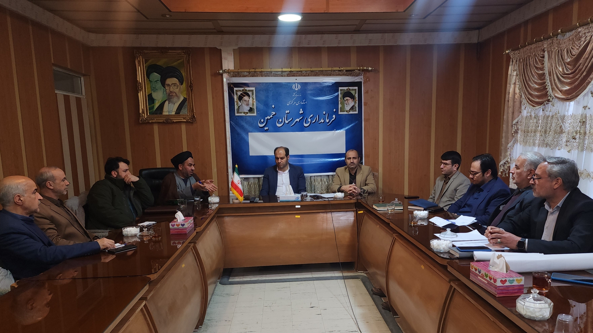 مدیر کل دفتر فنی استانداری مرکزی در جلسه رسیدگی به مسائل مصلای شهر خمین حاضر شد.