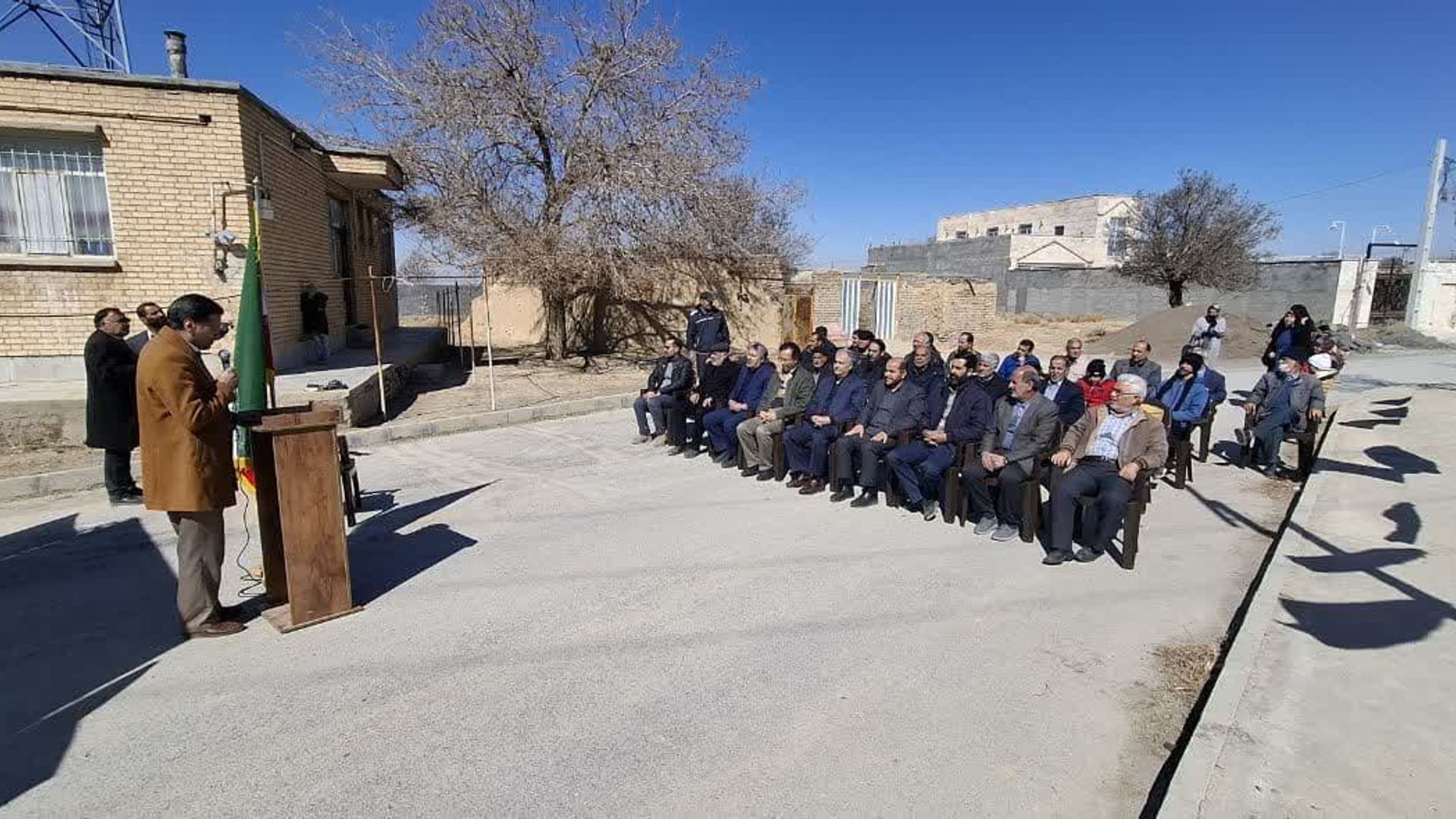 مراسم کلنگ‌زنی احداث زمین چمن مصنوعی در پارک روستای میقان برگزار شد.
