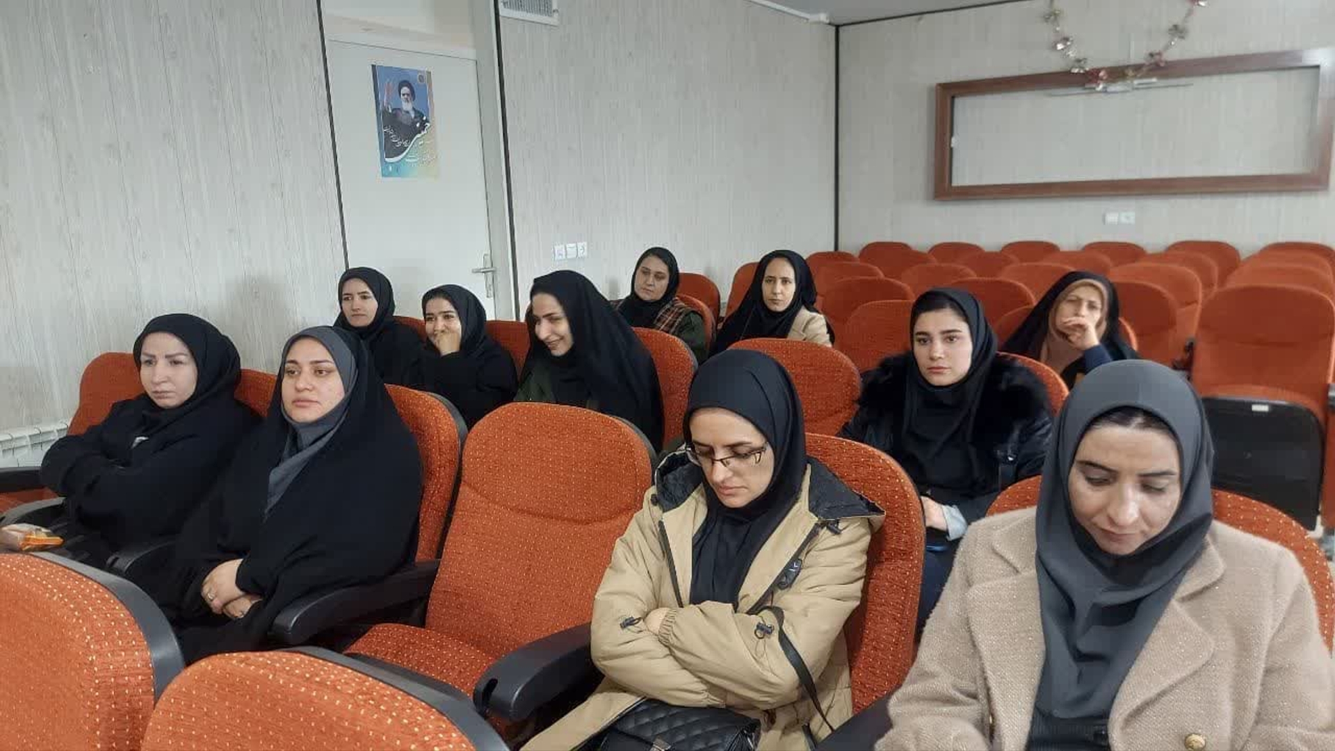 برگزاری کارگاه آموزشی، توجیهی "مدیریت نوین روستایی" و "سامانه هوشمند امداد (سها)" ویژه دهیاران بخش مرکزی شازند