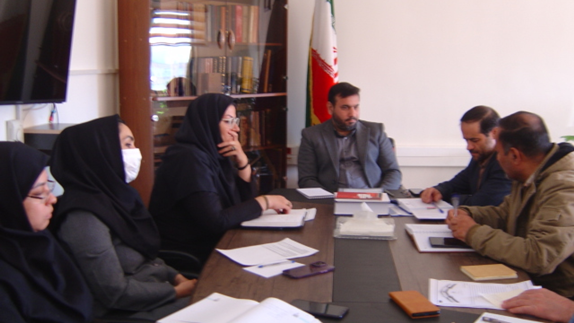 برگزاری جلسه داخلی همکاران اداره کل امنیتی و انتظامی در ساعت 9 صبح روز دوشنبه مورخ 13/ 12/ 1403 به ریاست آقای برنج زاده سرپرست اداره کل امنیتی و انتظامی برگزار گردید. ابتدا همکاران گزارشی از اموری که بر عهده دارند و اقدامات انجام شده ارائه نمودند.