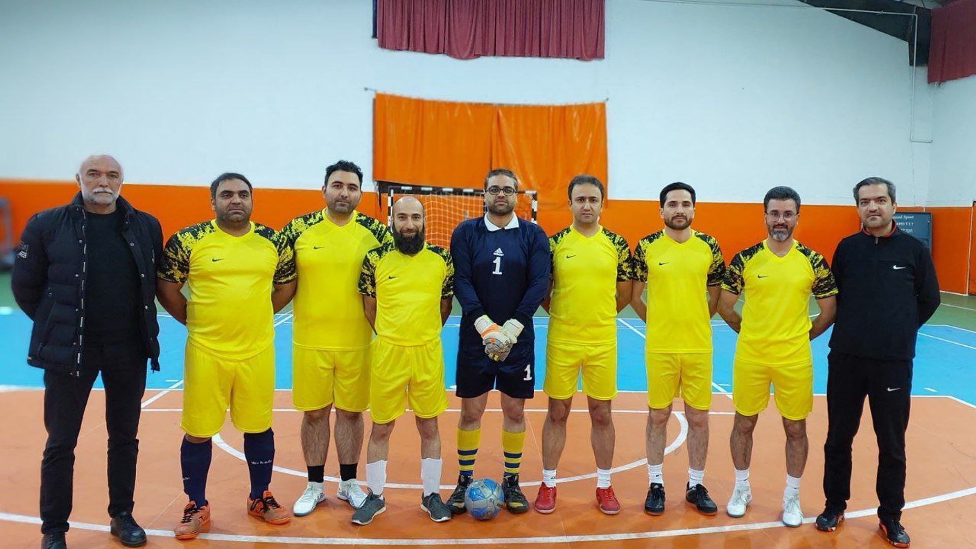 تیم فرمانداری شهرستان محلات (شهدای خدمت) قهرمان مسابقات فوتسال کارمندان دولت جام فجر آفرینان (گرامیداشت دهه مبارک فجر ) در شهرستان محلات گردید.