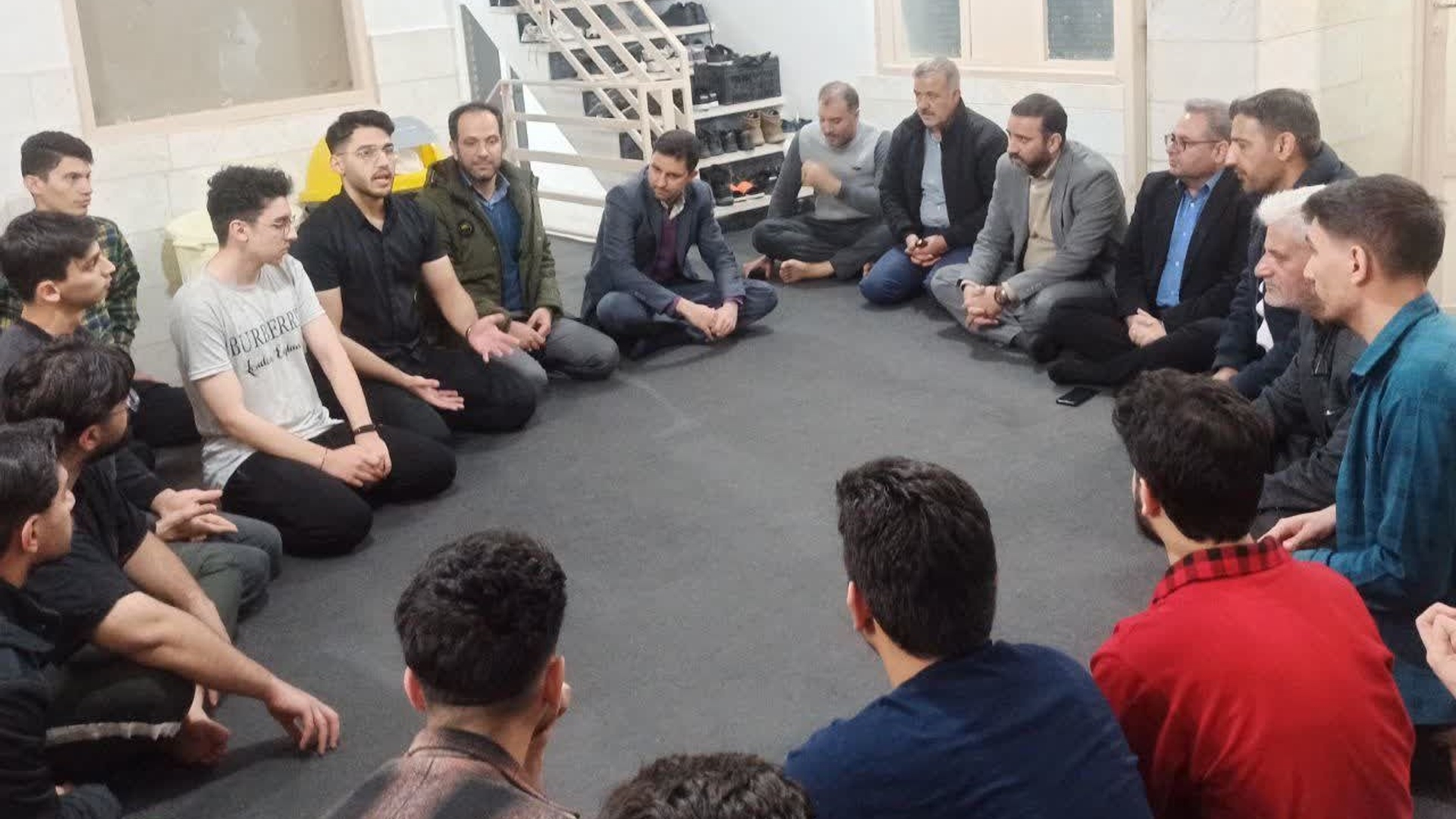 حضور شبانه مهندس خزائی‌پور در خوابگاه دانشجویان مرکز آموزش عالی و دانشکده پیراپزشکی محلات و دیدار صمیمانه با دانشجویان