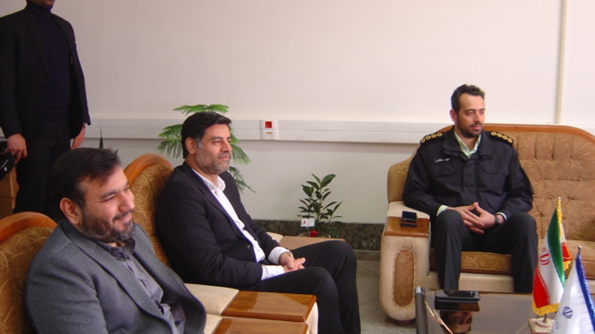 دیدار و ملاقات سردار سرتیپ دوم دکتر رفیعی کیا فرمانده محترم انتظامی استانبه همراه تعدادی از معاونین آن فرماندهی با جناب آقای برنج زاده سرپرست اداره کل امنیتی و انتظامی ساعت 9 صبحروز سه شنبه مورخ 14/  12/ 1403 برگزار گردید.