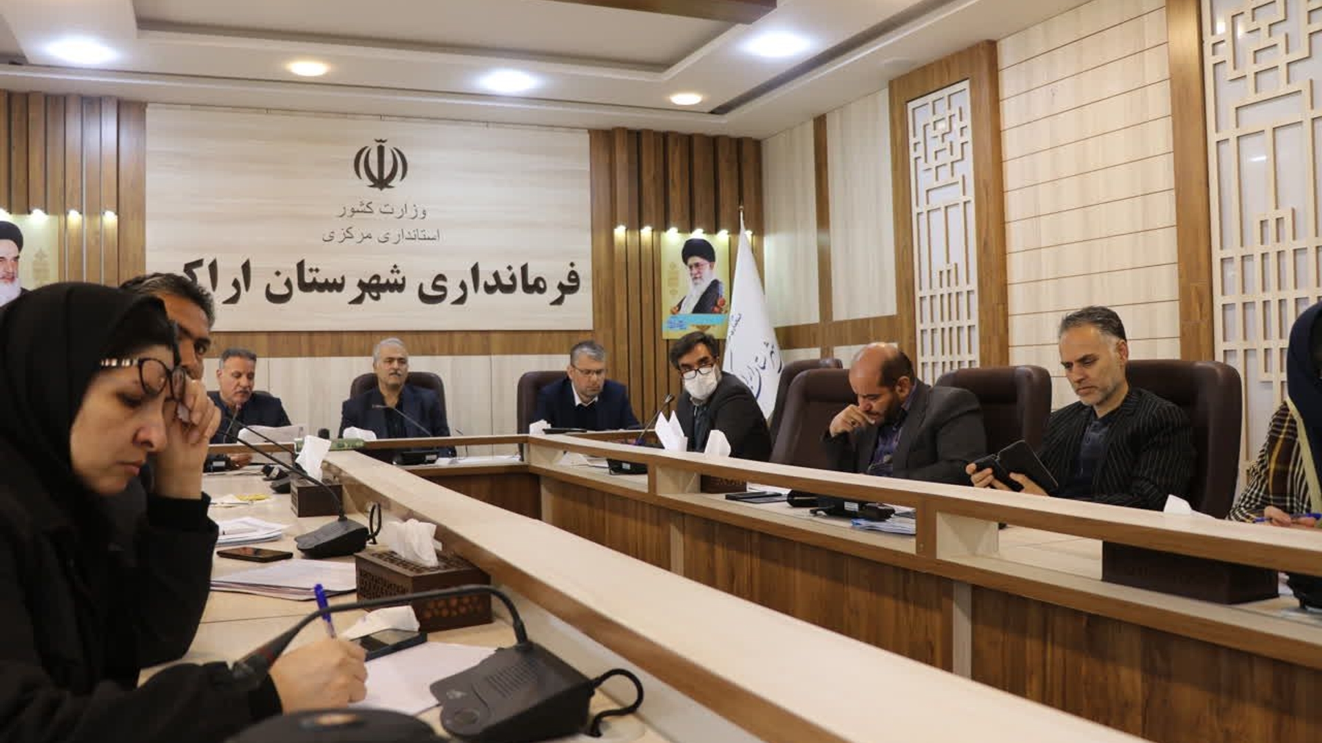 جلسه بررسی مشکلات آب شرب شهرستان اراک به ریاست دکتر حمیدی سرپرست فرمانداری شهرستان اراک برگزارگردید