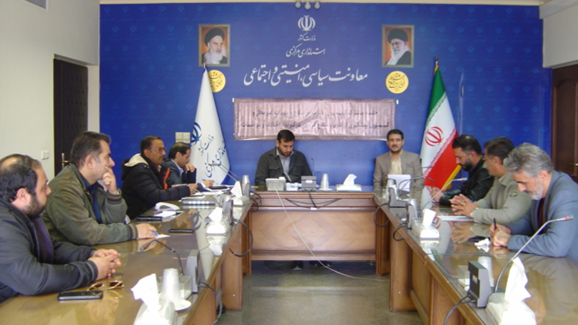 برگزاری جلسه کمیسیون سلاح و مهمات غیر مجاز استان مشترک با کمیسیون پیشگیری از کاربرد سلاح گرم در درگیریها، مراسمات و اختلافات استان در ساعت 11 صبح روز سه شنبه مورخ 21/ 12/ 1403 به ریاست جناب آقای برنج زاده سرپرست اداره کل امنیتی و انتظامی برگزار گردید.