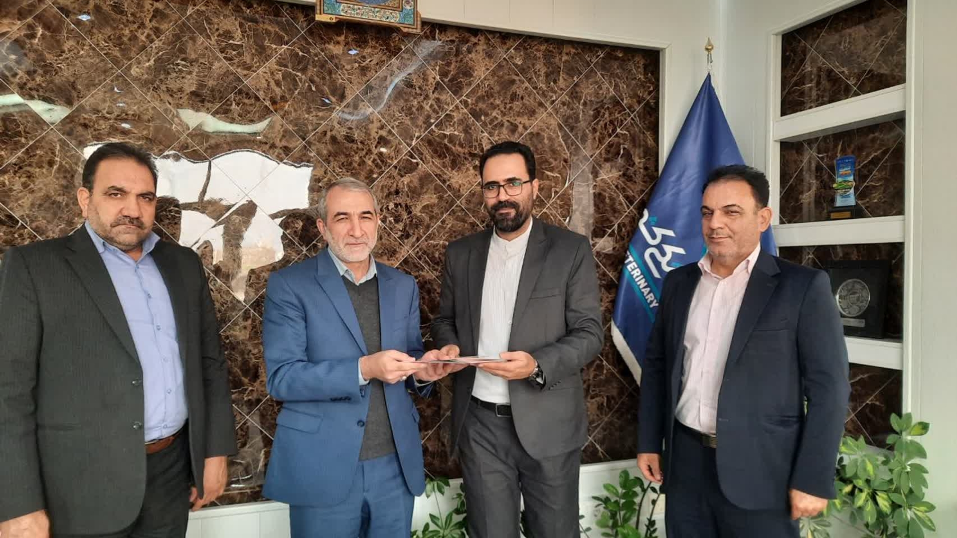 تقدیر از مدیرکل دامپزشکی استان مرکزی توسط مدیرکل پدافند غیرعامل