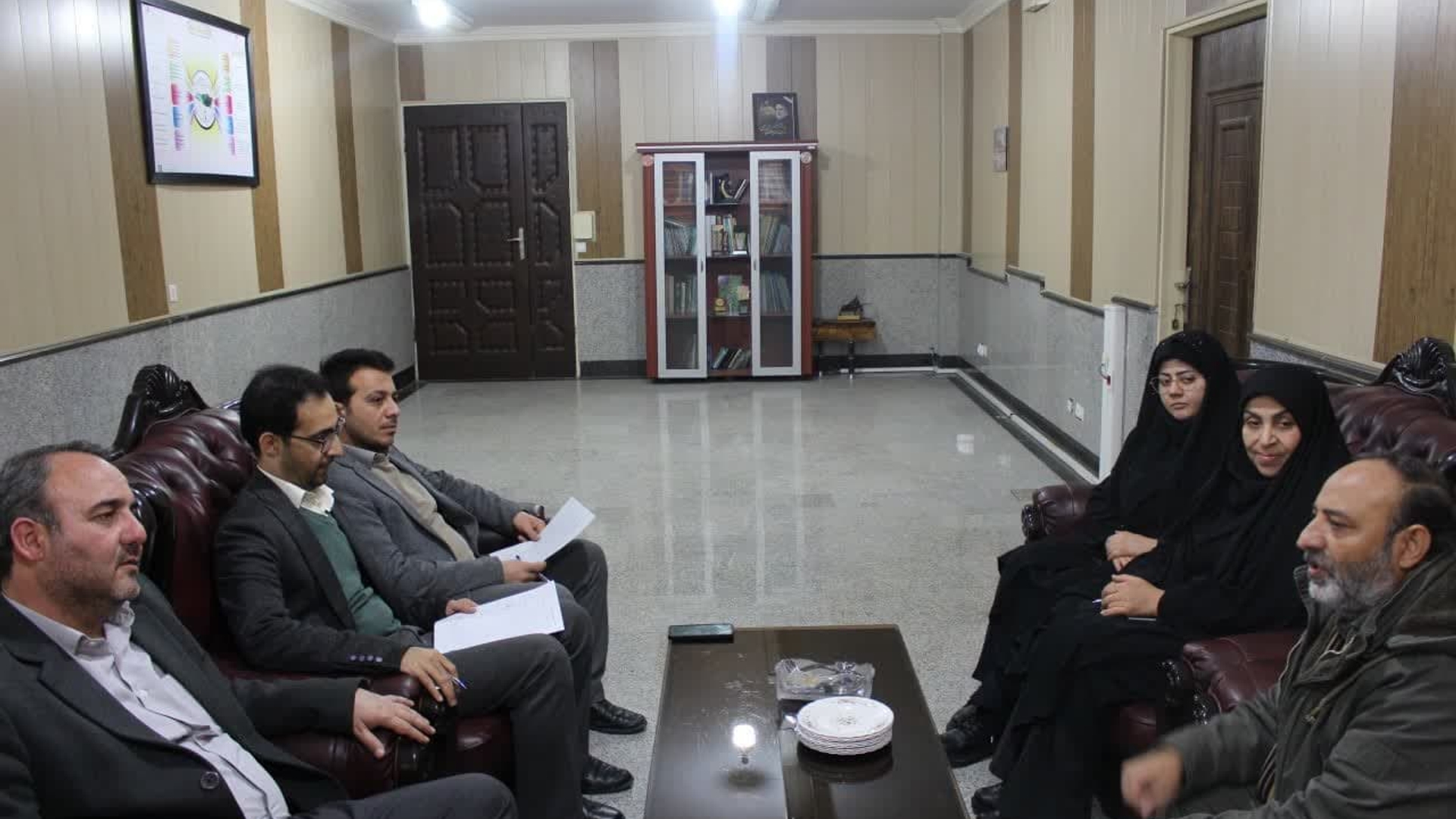 اهدا لوح تقدیر به جانباز سرافراز محمدرضا احمدی