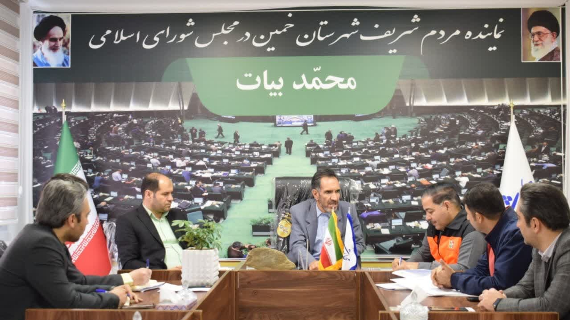 نشست فرماندار و نماینده مردم خمین در مجلس با مدیر کل راهداری و حمل و نقل استان مرکزی انجام شد