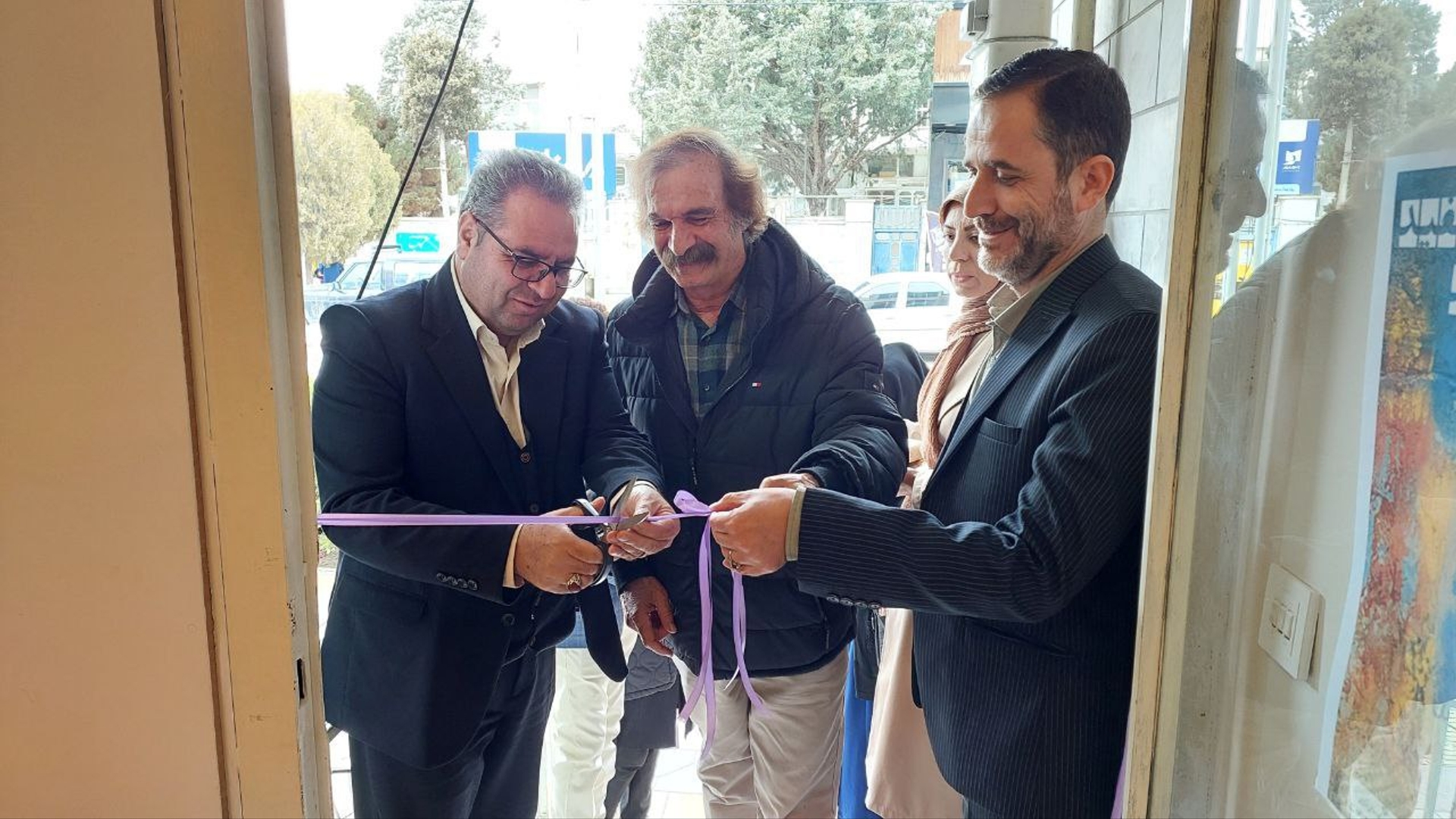 افتتاح نمایشگاه "خاطرات رنگ‌"با حضور سرپرست فرمانداری شهرستان محلات