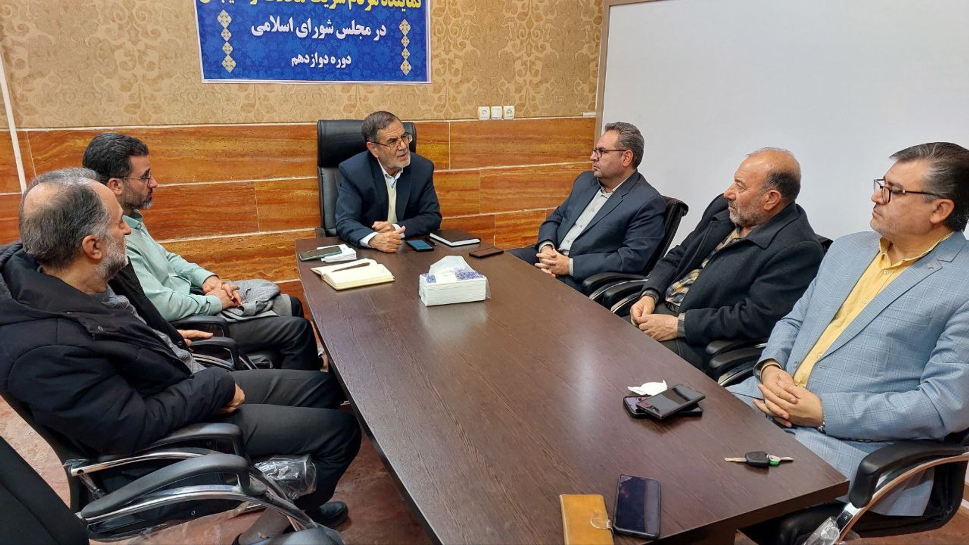 جلسه بررسی برخی از مسائل و مشکلات شهر محلات برگزار شد.