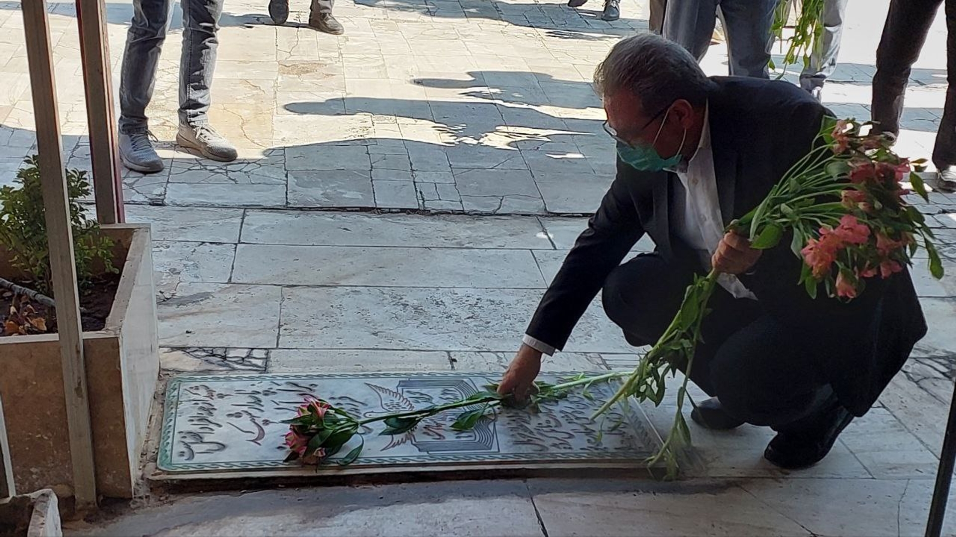 گلباران قبور مطهر شهدای شهر محلات به مناسبت روز شهید