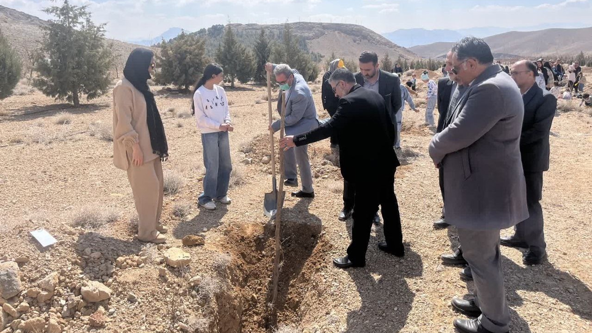 پویش کاشت نهال ویژه کودکان و نوجوانان در محلات برگزار شد.