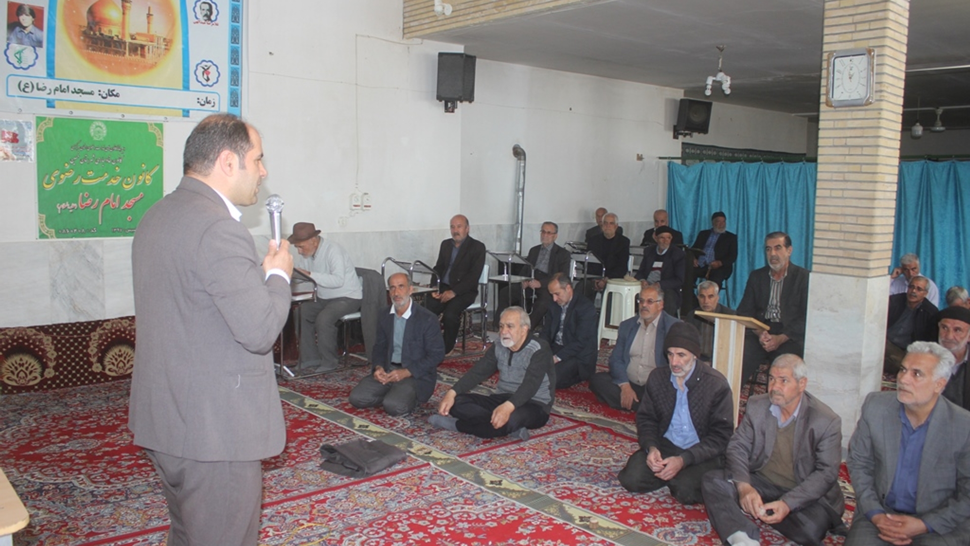 حضور فرماندار در جمع نمازگزاران مسجد امام رضا (ع) خمین