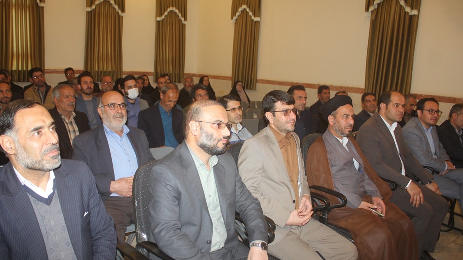 همایش دهیاران و شوراهای اسلامی بخش کمره شهرستان خمین برگزار شد